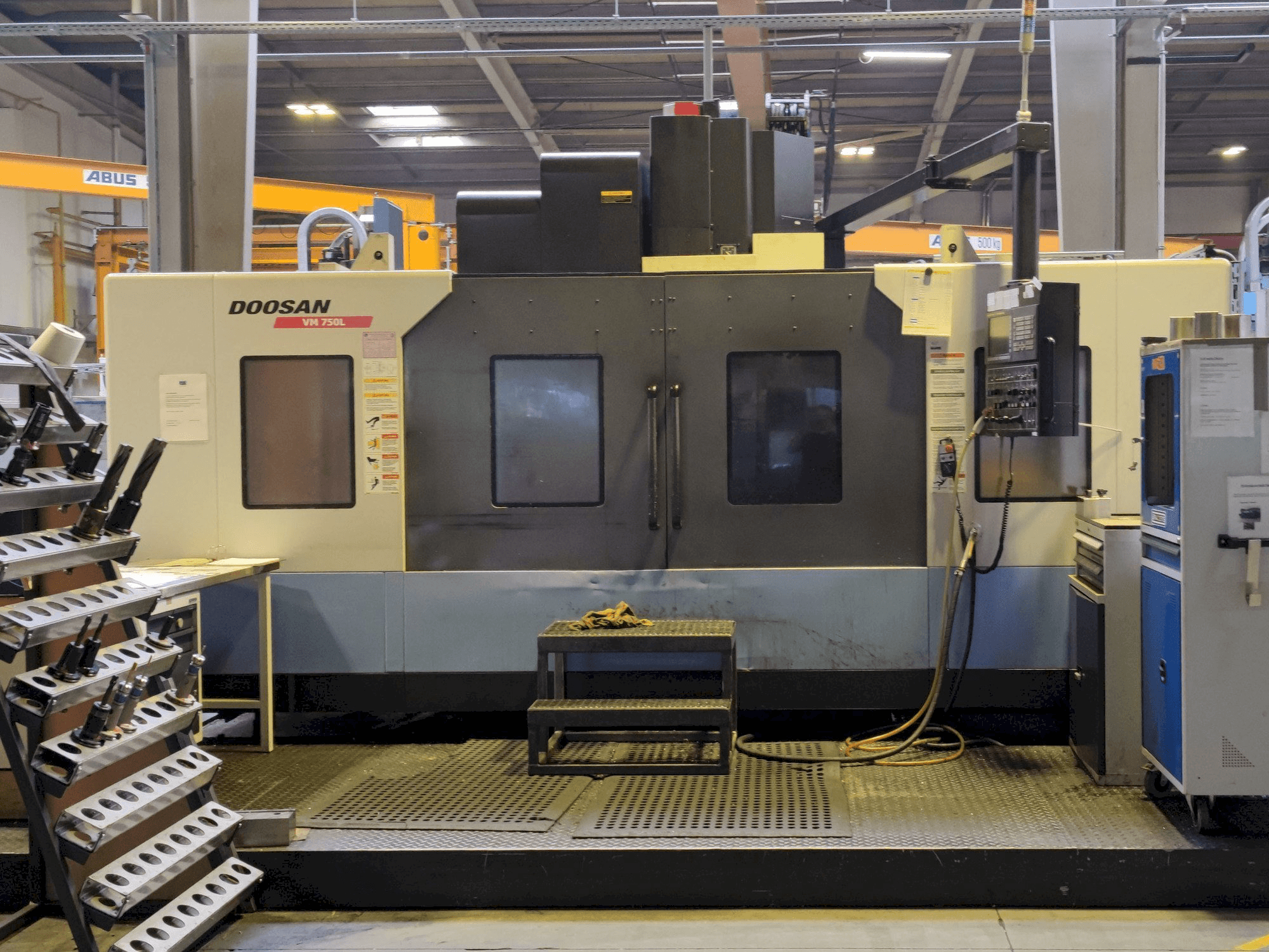 Vista Frontal da Doosan VM 750L máquina