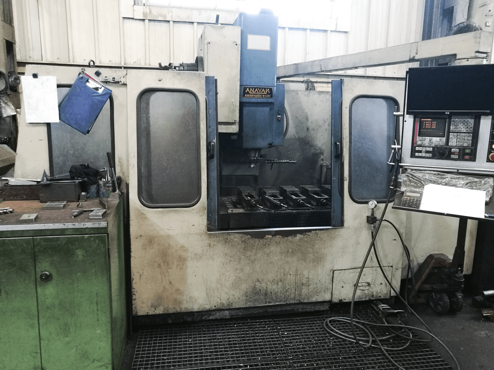 Vista Frontal da ANAYAK ANAK MATIC-9 CNC máquina