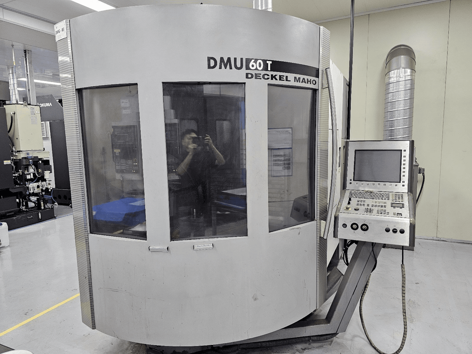 Vista Frontal da DECKEL MAHO DMU 60 T máquina