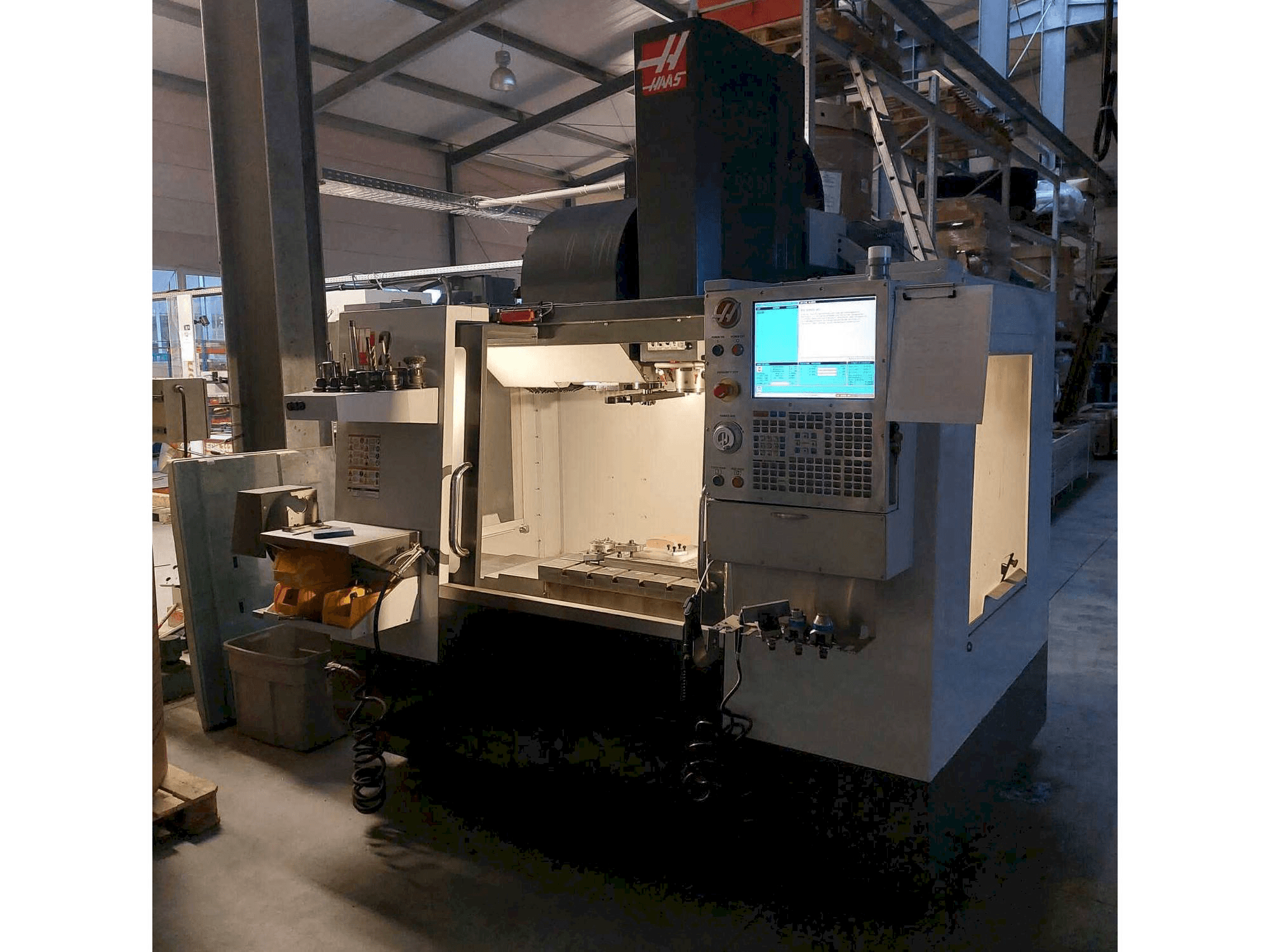 Vista Frontal da HAAS VM-2 máquina