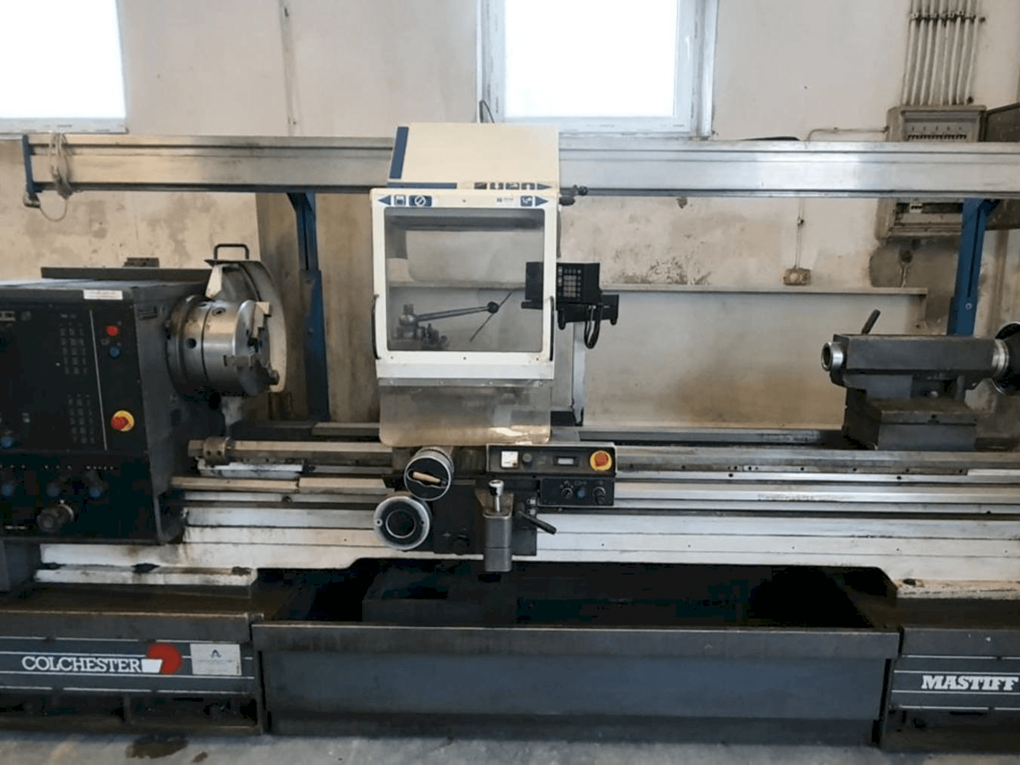 Vista Frontal da Colchester MASTIFF V/S 1800 máquina