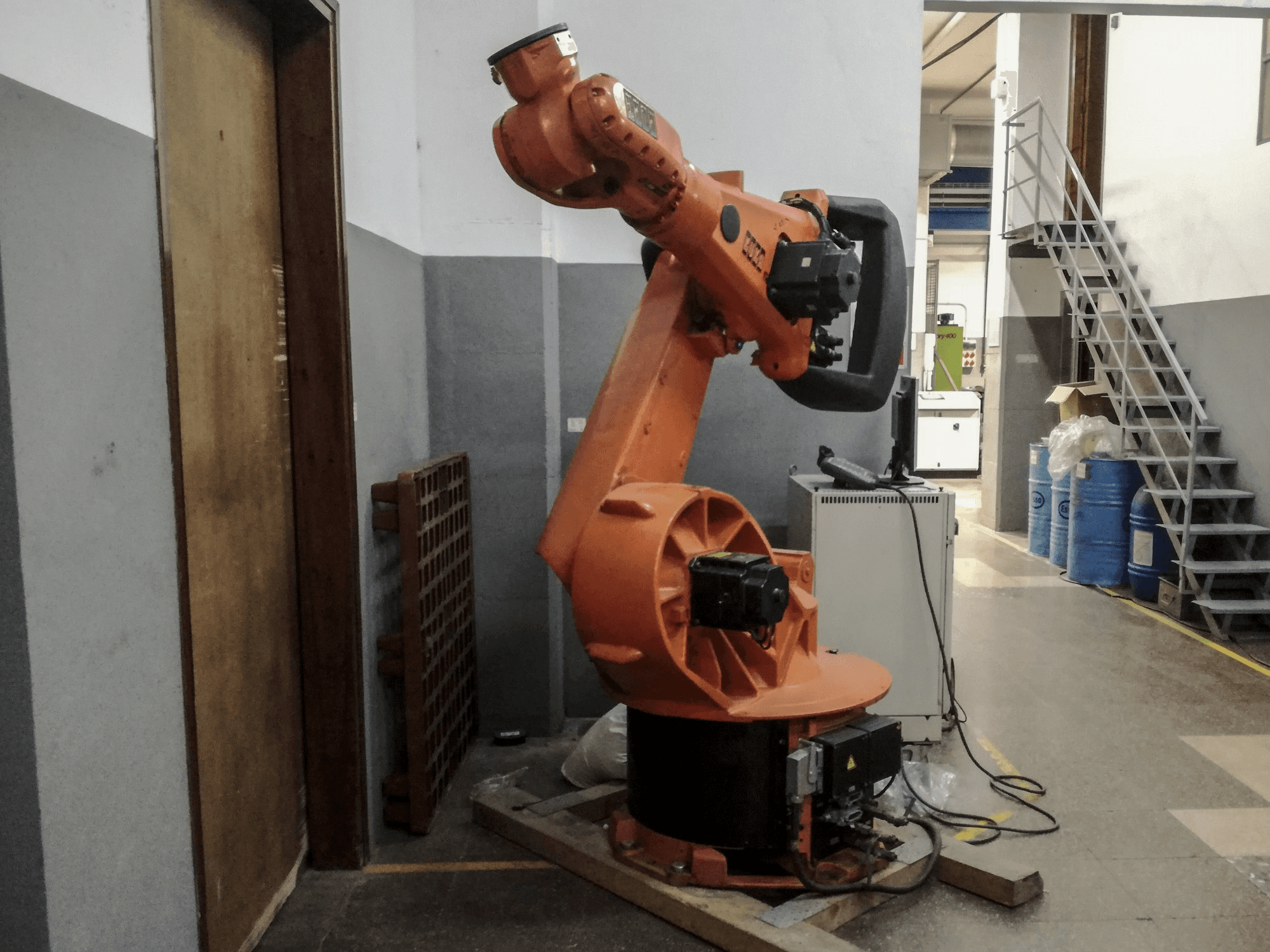 Vista Esquerda da KUKA KR 150-2 (VKR C1) máquina