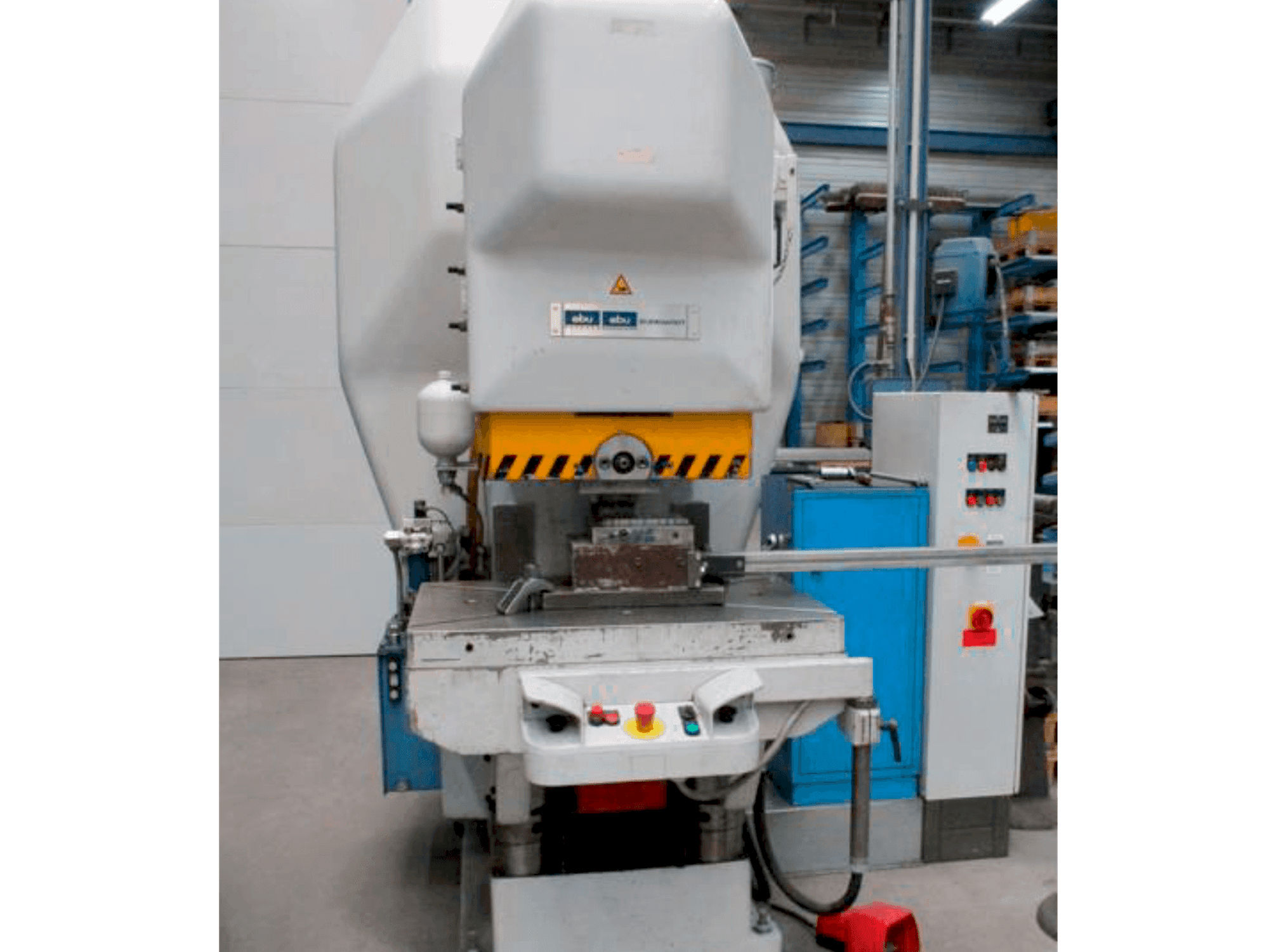 Vista Frontal da Ebu H 80 RiV máquina