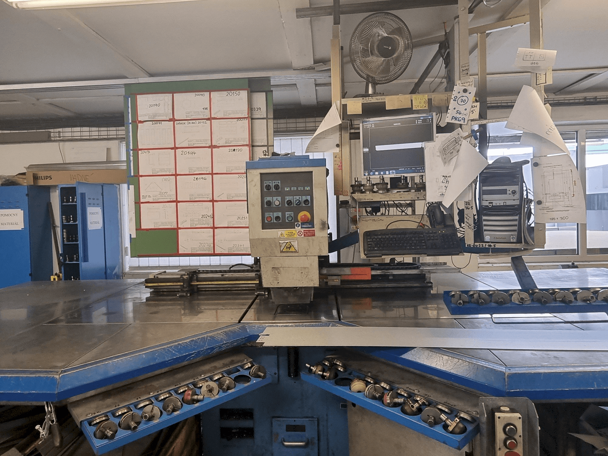 Vista Frontal da Euromac CX 750/30 CNC máquina