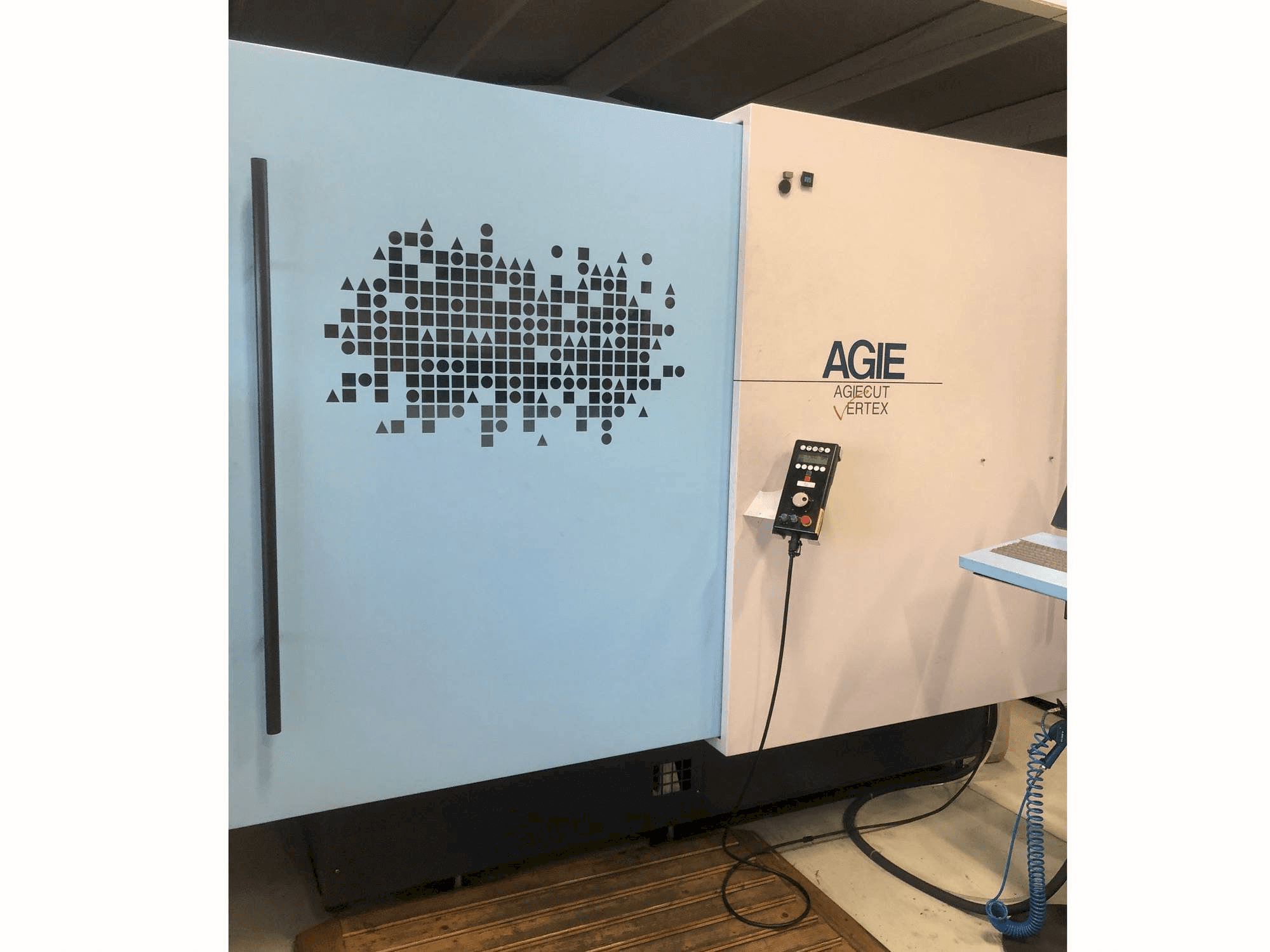 Vista Frontal da AGIE Agiecut VERTEX 3 máquina