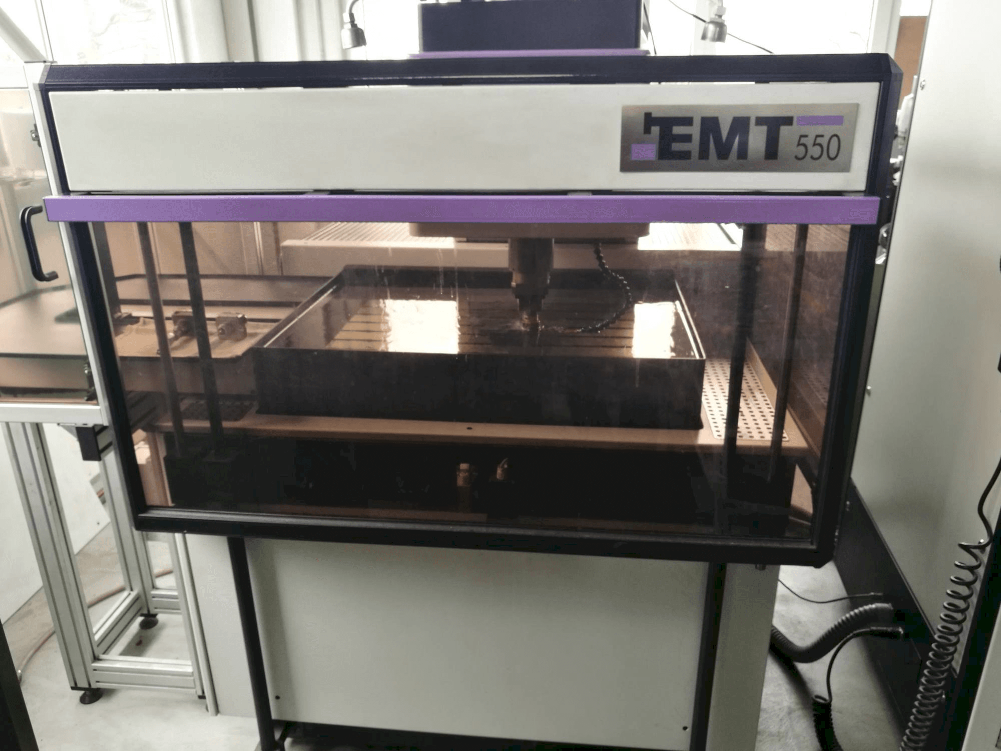 Vista Frontal da EMT 550 máquina