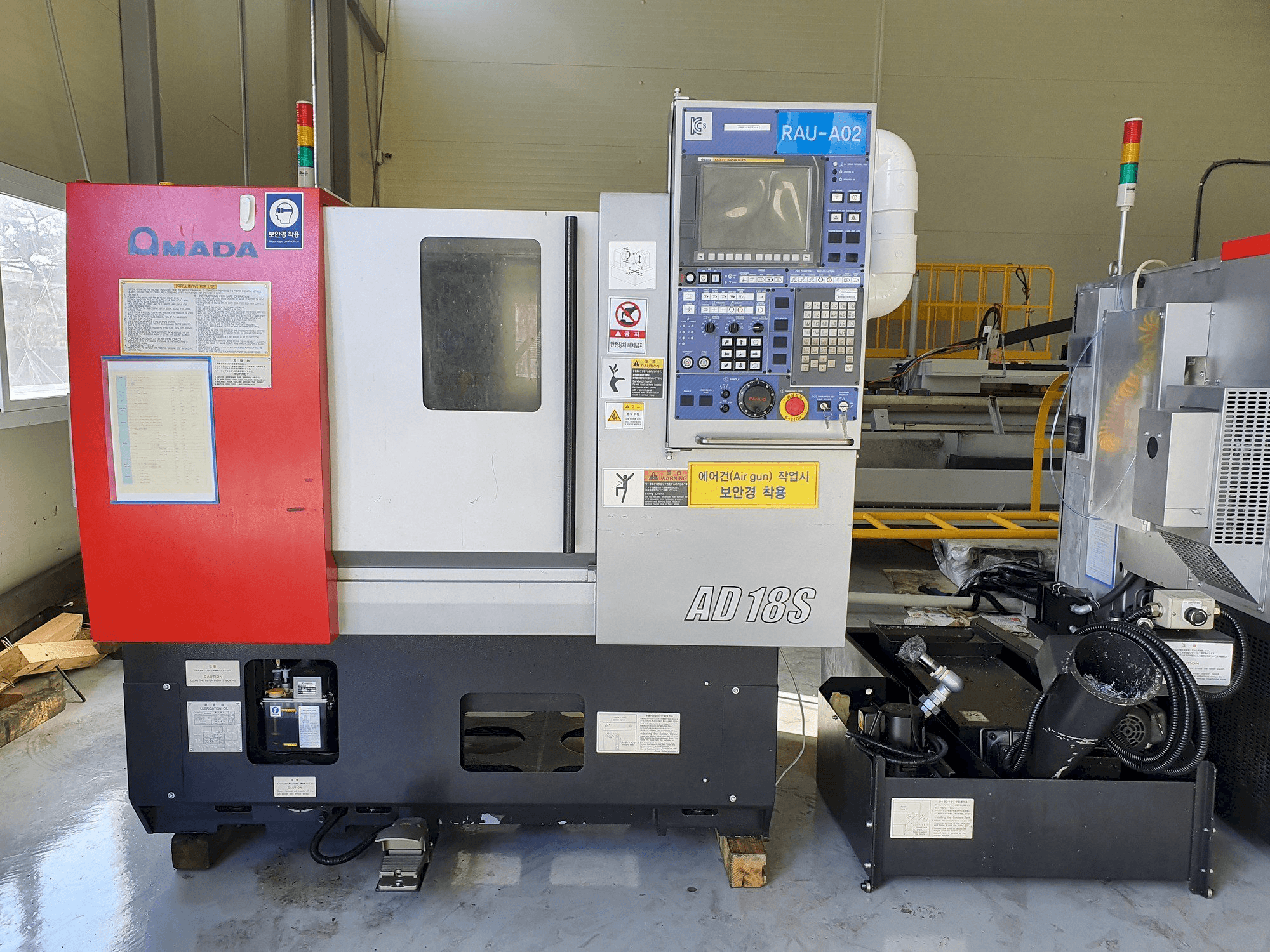 Vista Frontal da AMADA AD-18S máquina