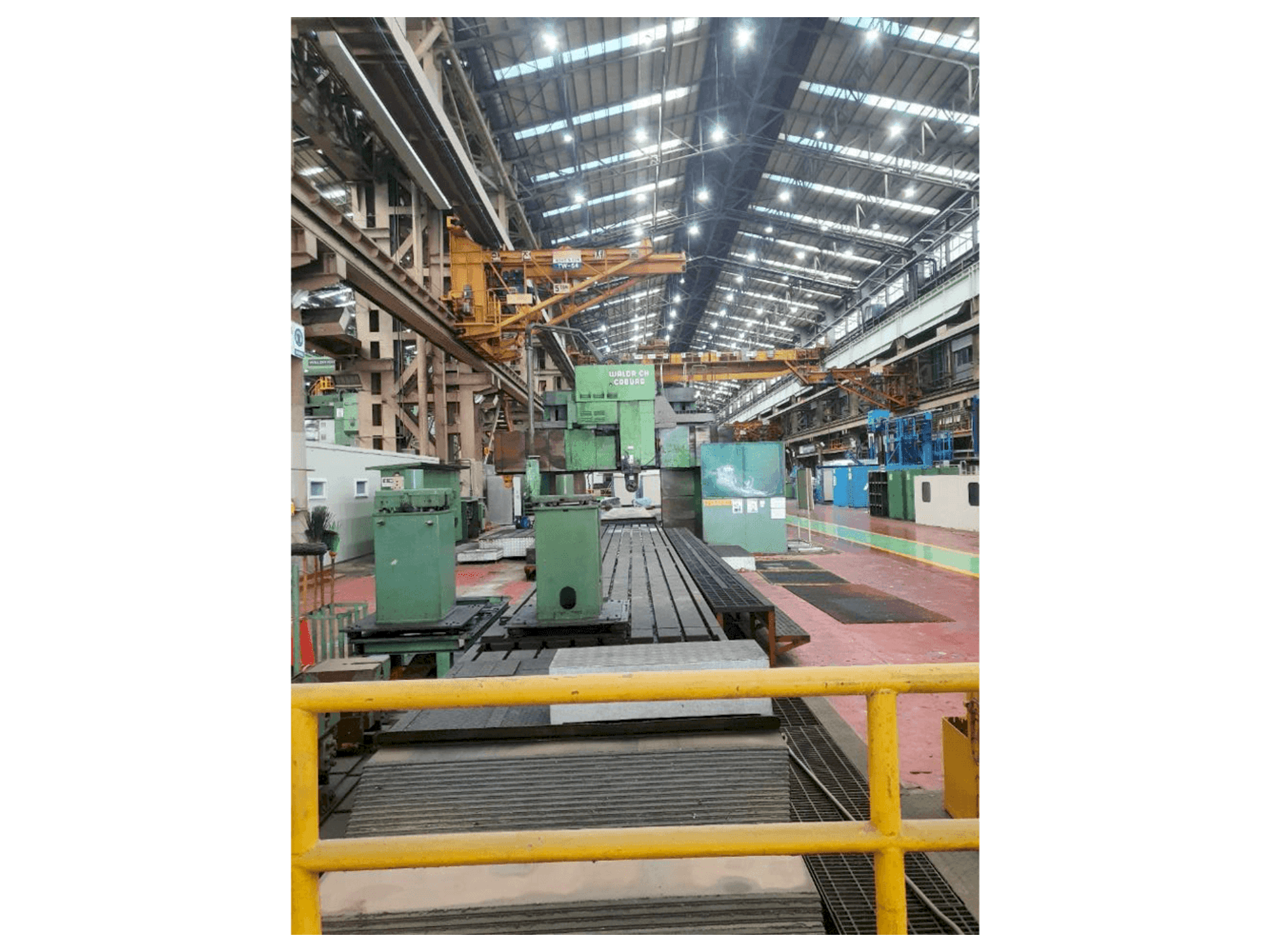 Vista Frontal da WALDRICH COBURG - máquina