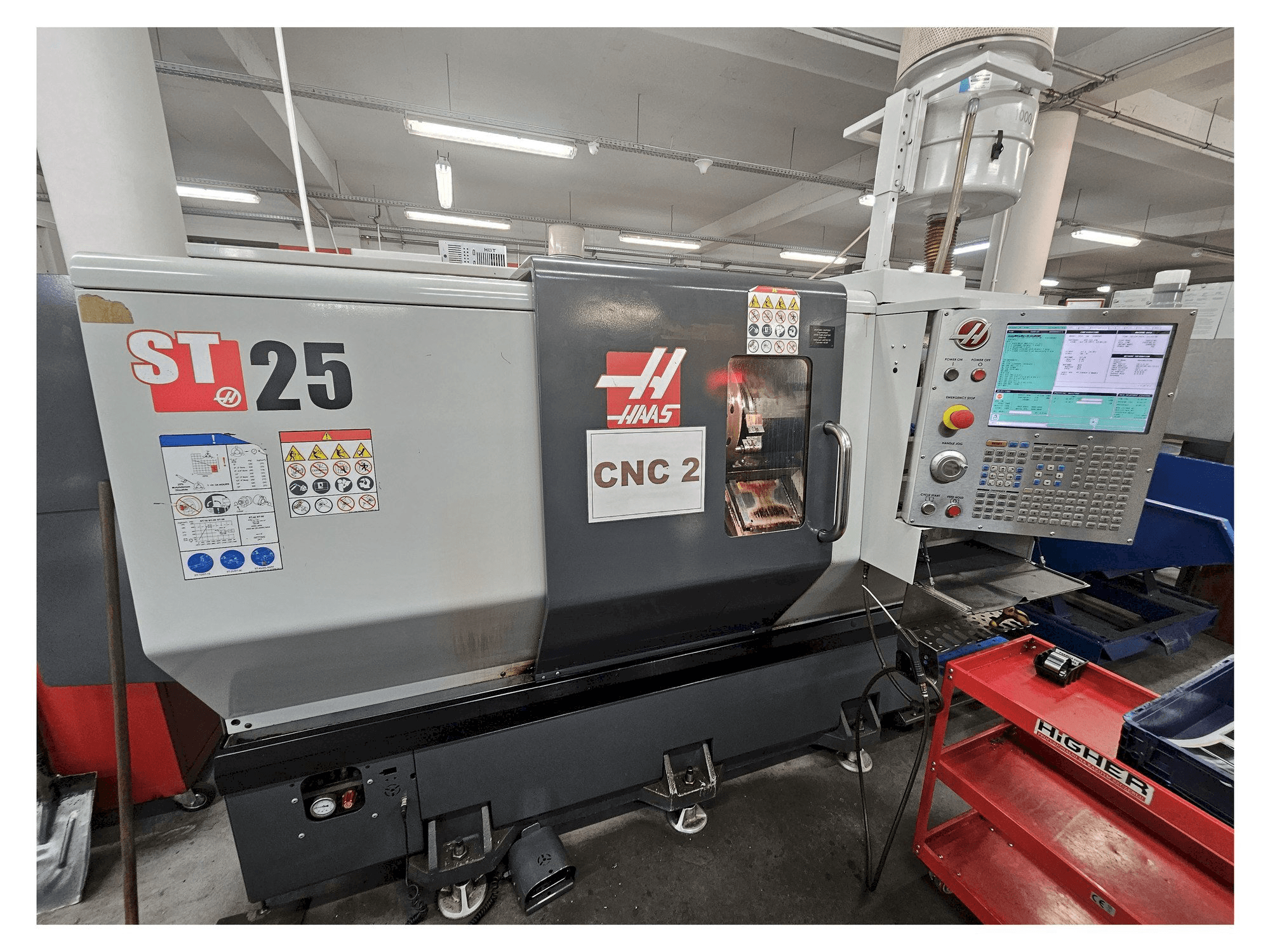 Vista Frontal da HAAS ST-25 máquina