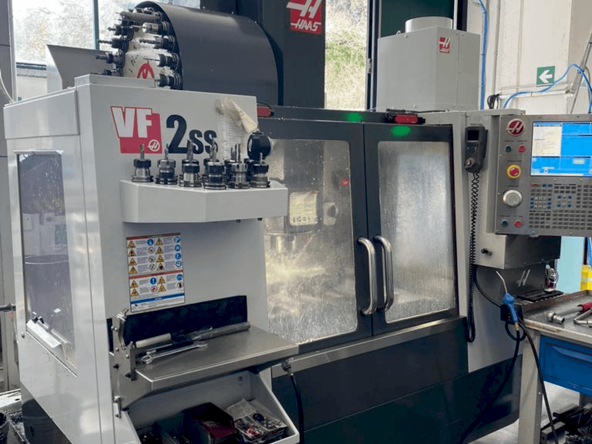 Vista Frontal da HAAS VF-2SS máquina