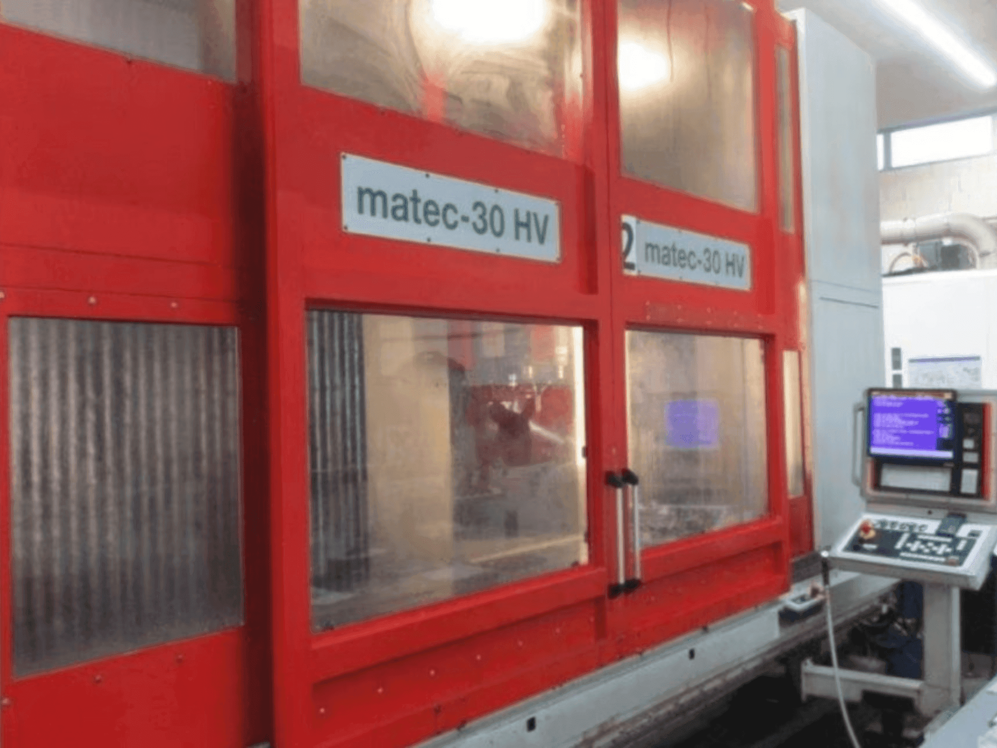 Vista Frontal da Matec 30 HV CNC máquina