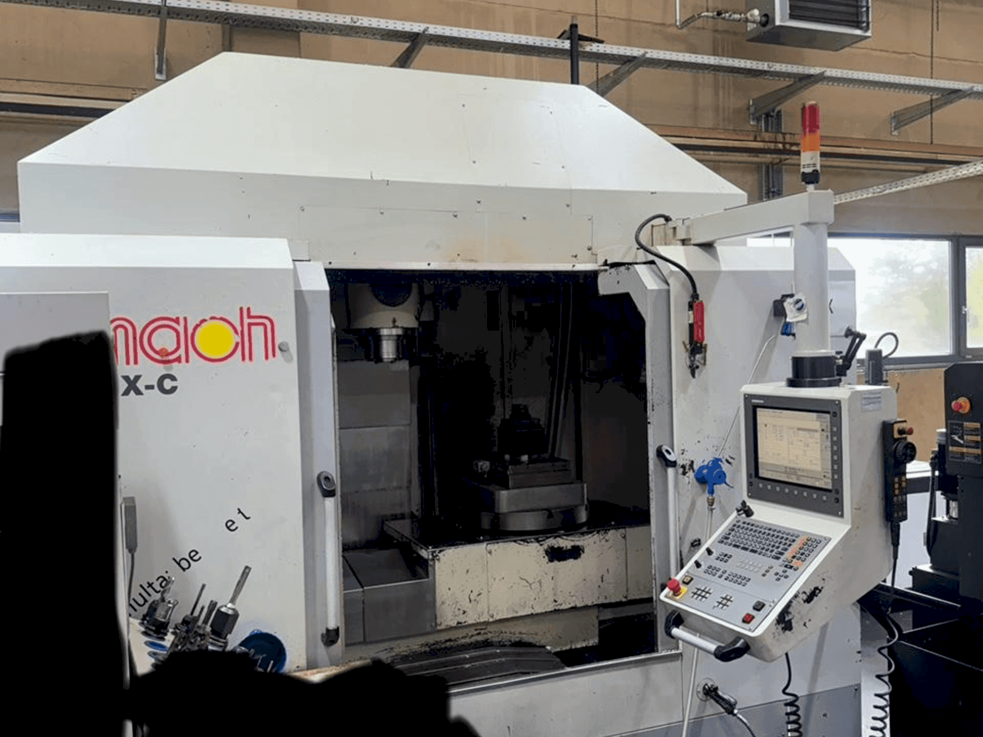 Vista Frontal da Eumach HSM-5XC máquina