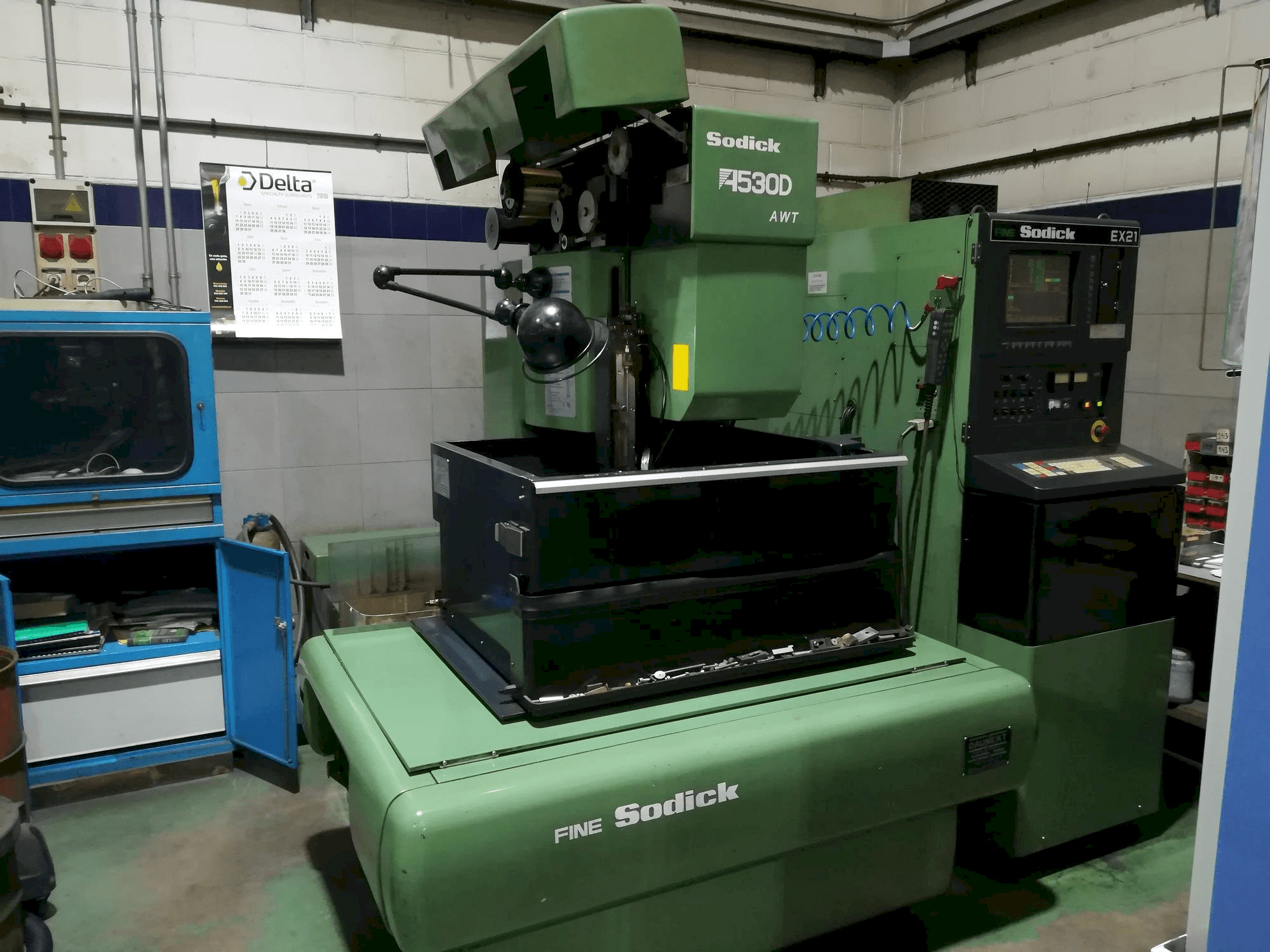 Vista Frontal da Sodick A-530D máquina