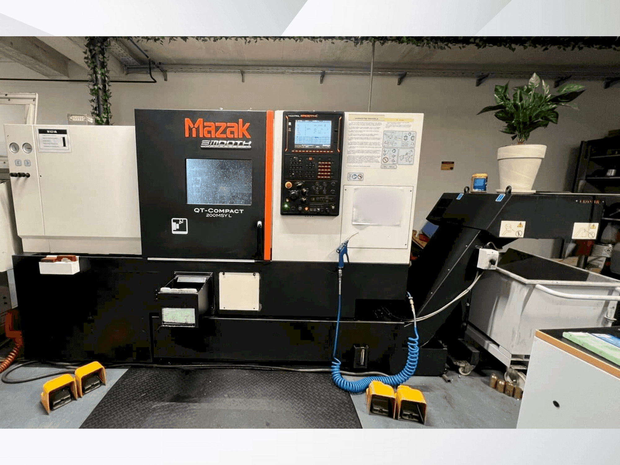 Vista Frontal da Mazak QUICK TURN COMPACT 200 MSY L máquina