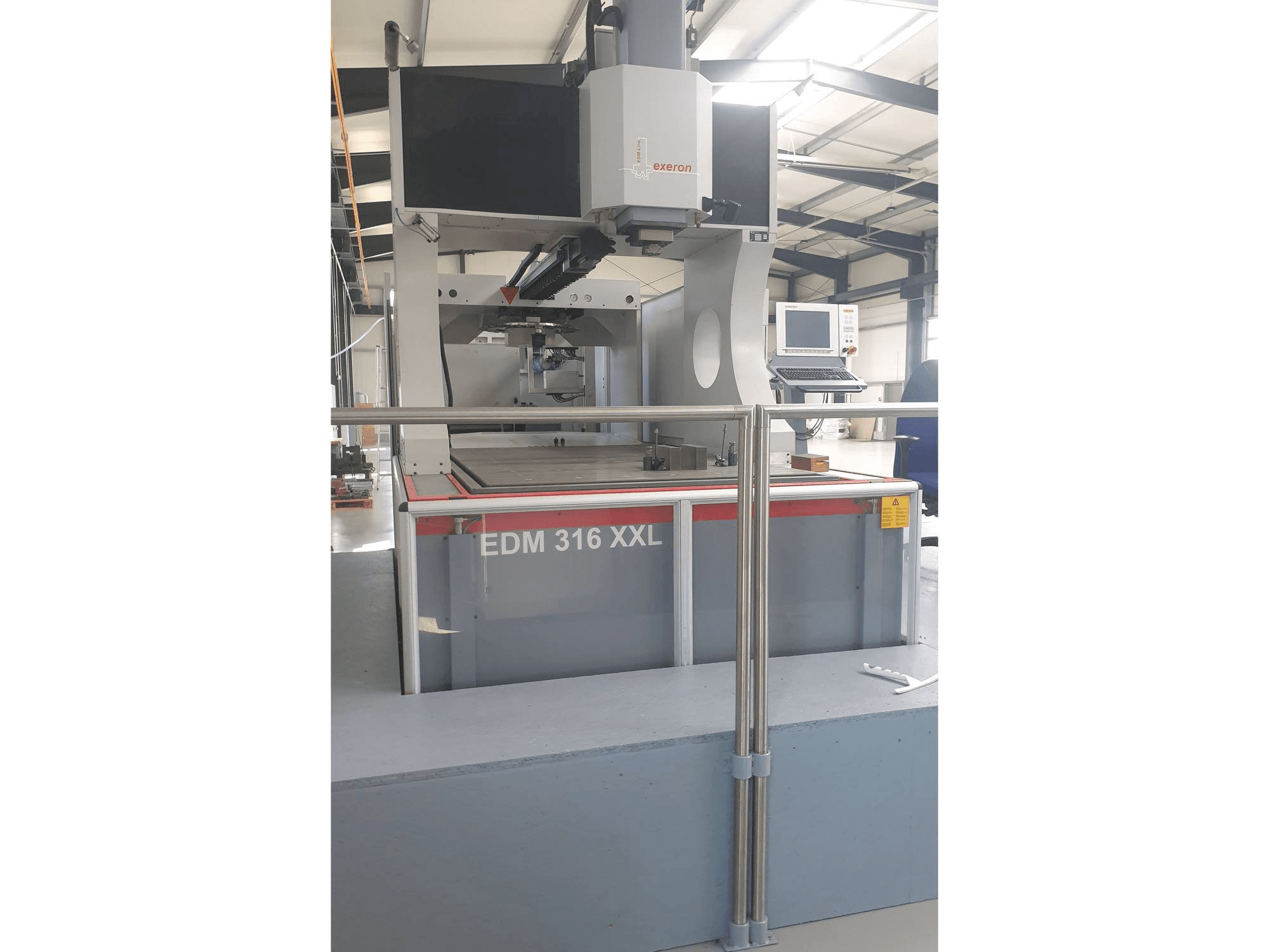 Vista Frontal da Exeron 316 XXL máquina