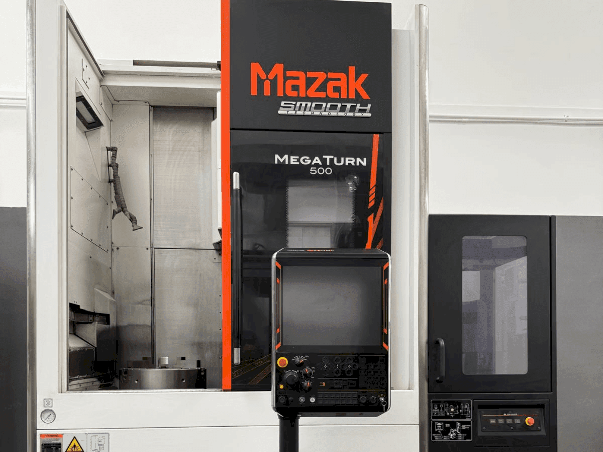 Vista Frontal da Mazak Mega Turn 500 máquina