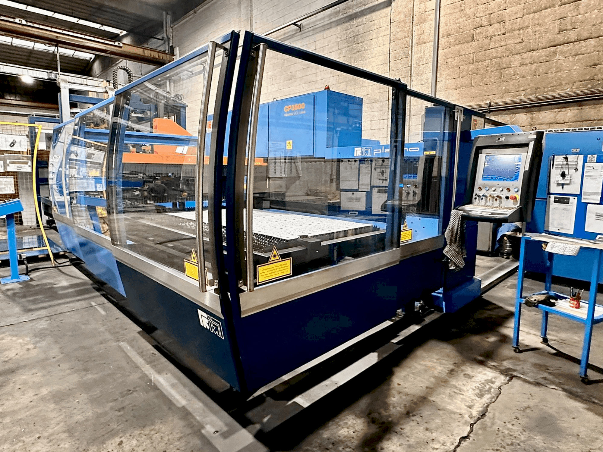 Vista Frontal da Prima Industrie Platino 1530 máquina