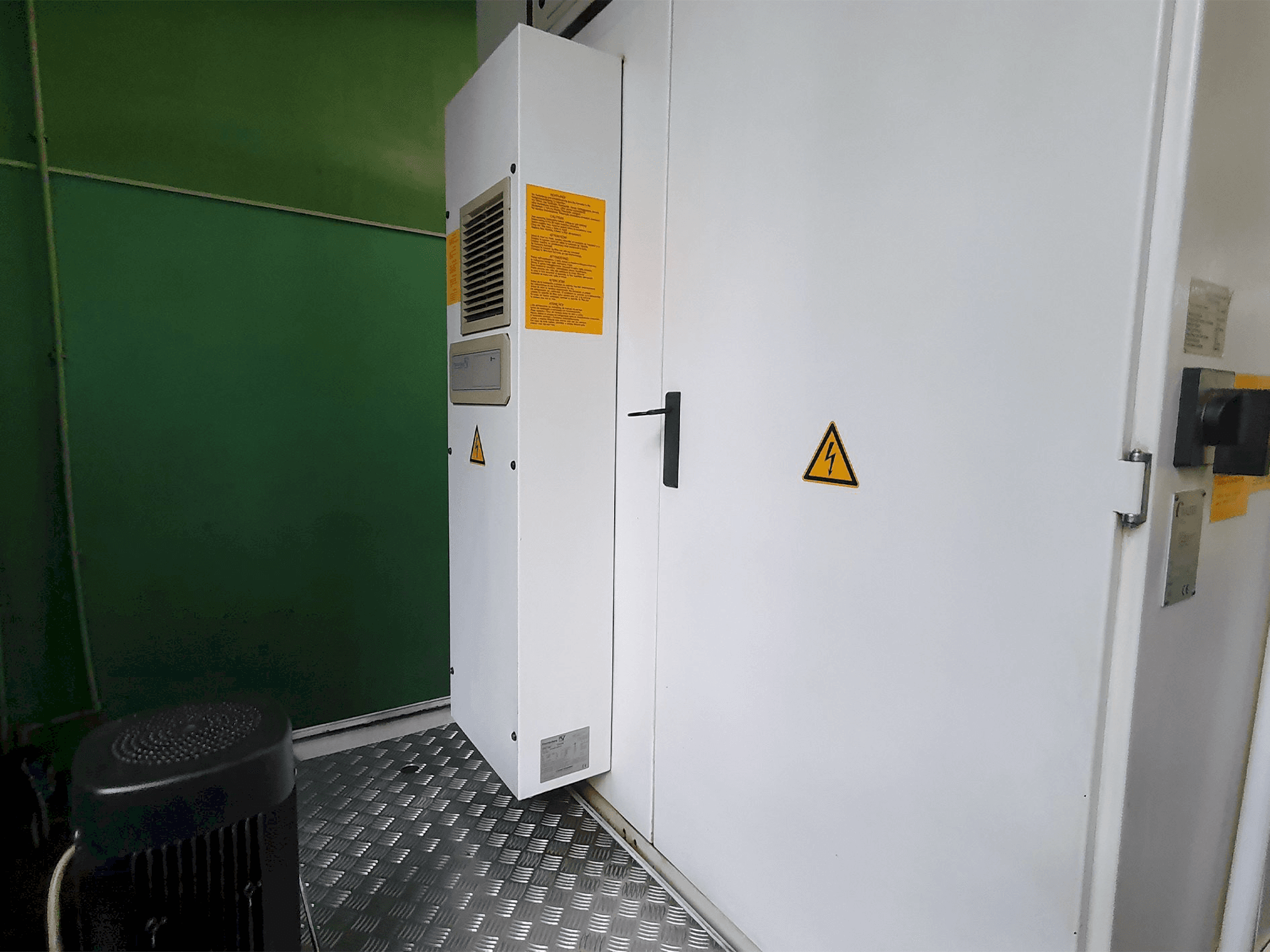 Vista Traseira da Walter Helitronic Power máquina