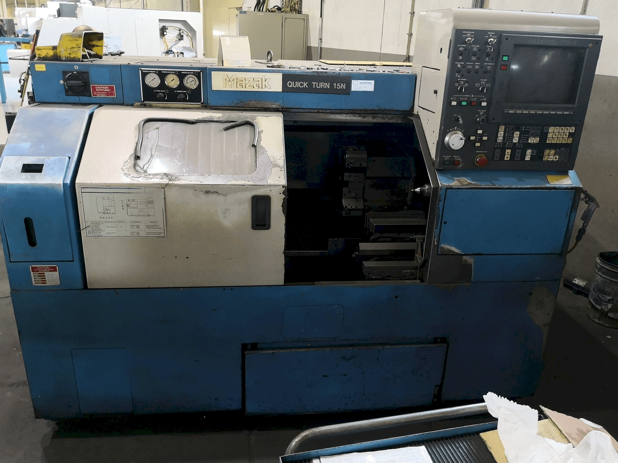 Vista Frontal da Mazak Quick Turn 15N máquina