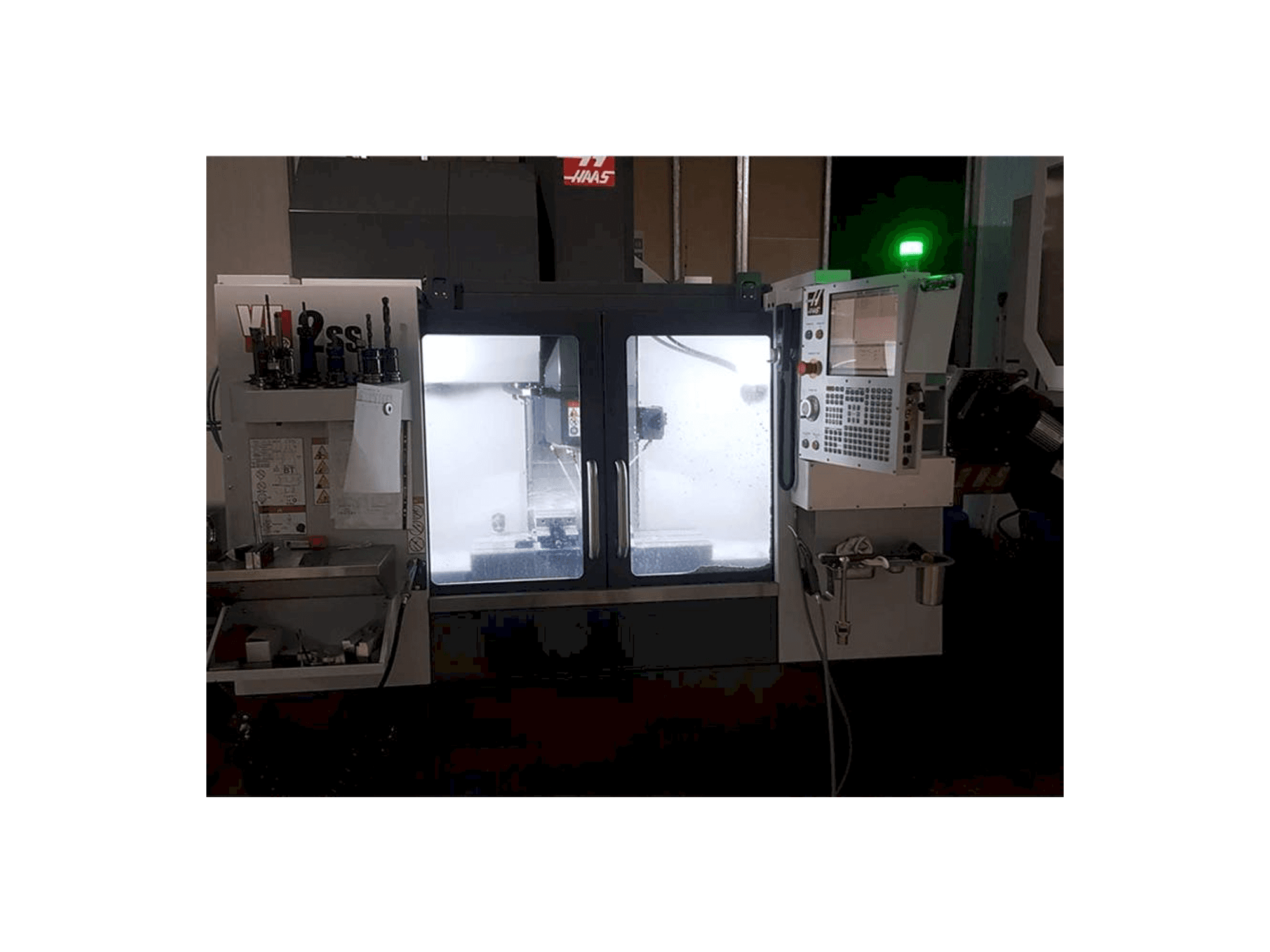 Vista Frontal da HAAS VF-2SS máquina