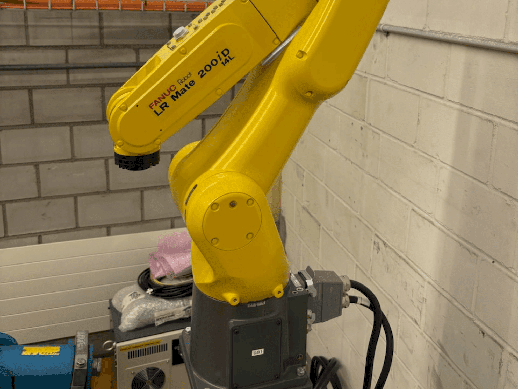 Vista Frontal da FANUC LR Mate 200 iD 14L máquina