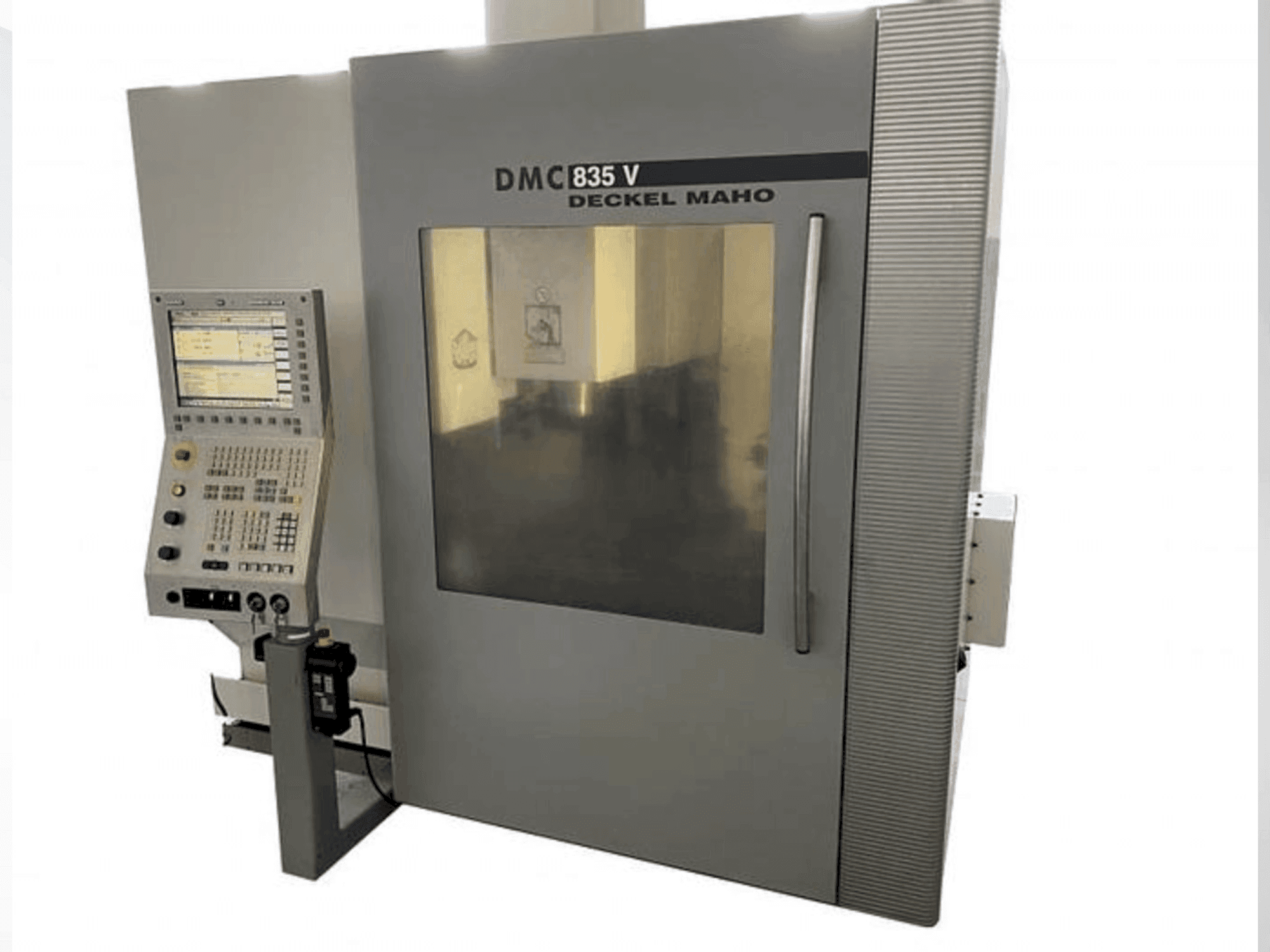 Vista Frontal da DMG DECKEL MAHO DMC 835V máquina