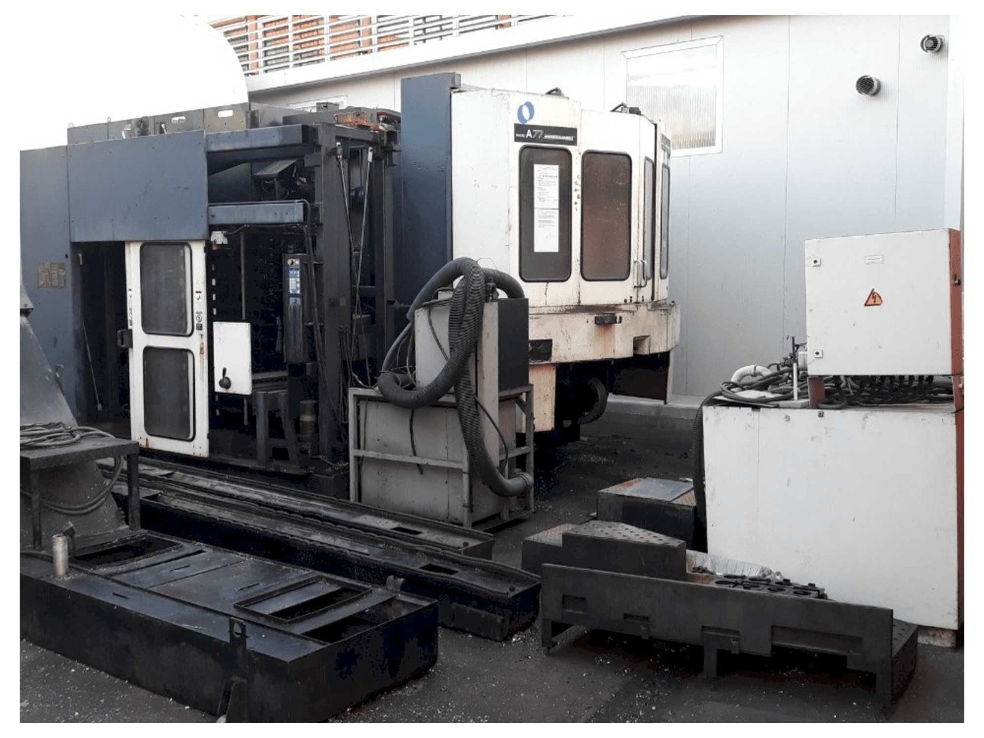 Vista Frontal da Makino A77 máquina