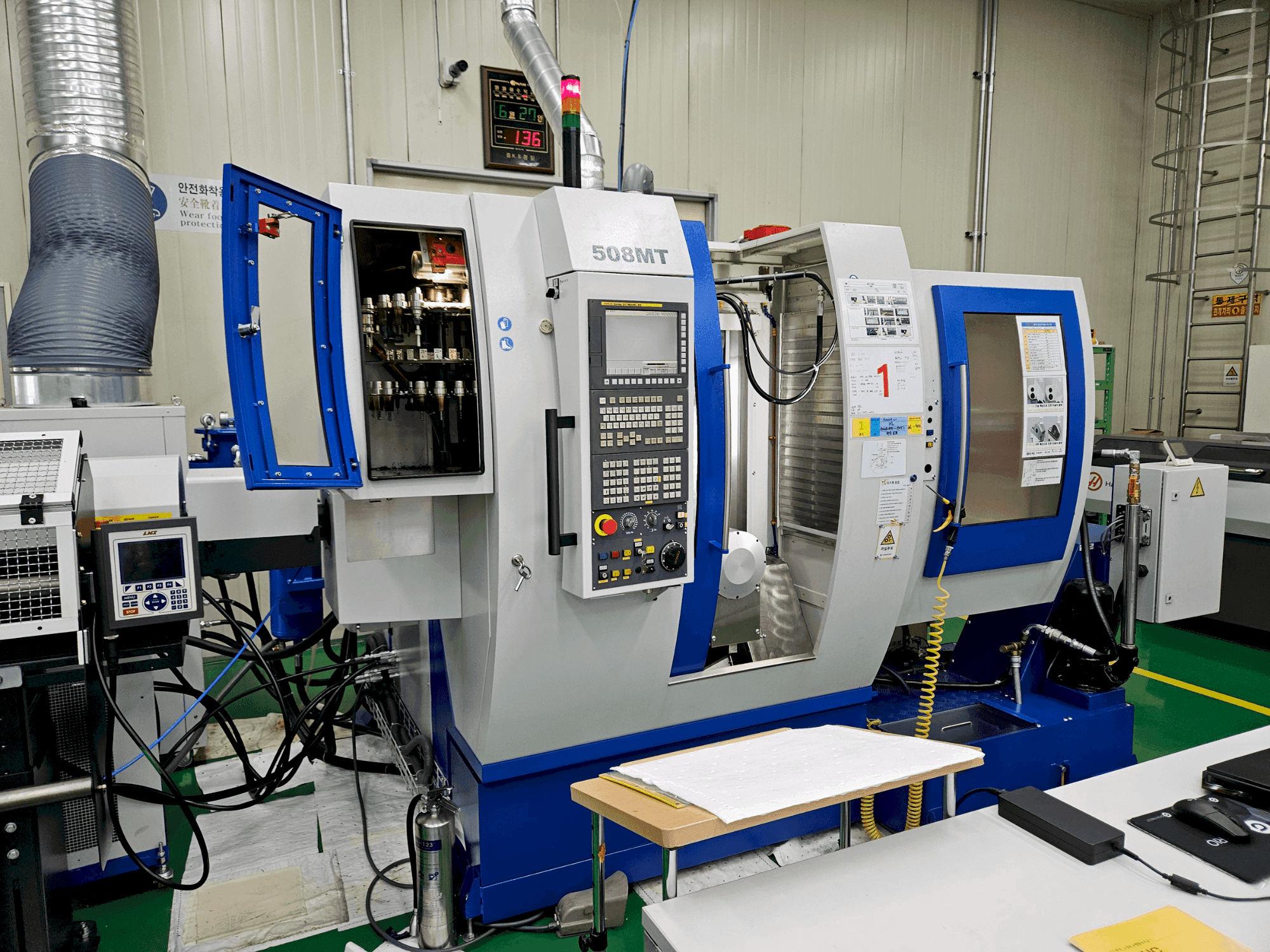 Vista Frontal da WILLEMIN-MACODEL 508MT máquina