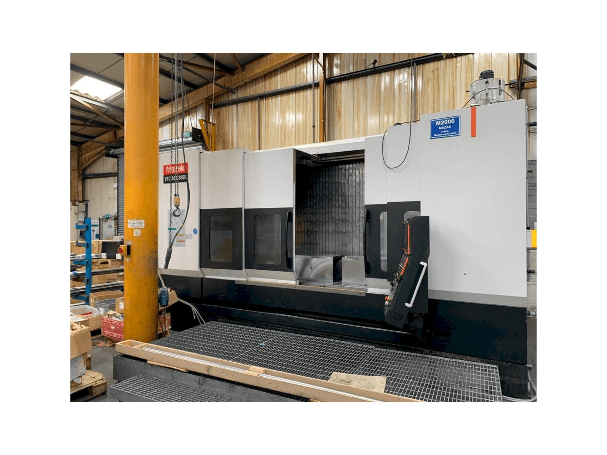 Vista Frontal da Mazak VTC-800/30SR máquina