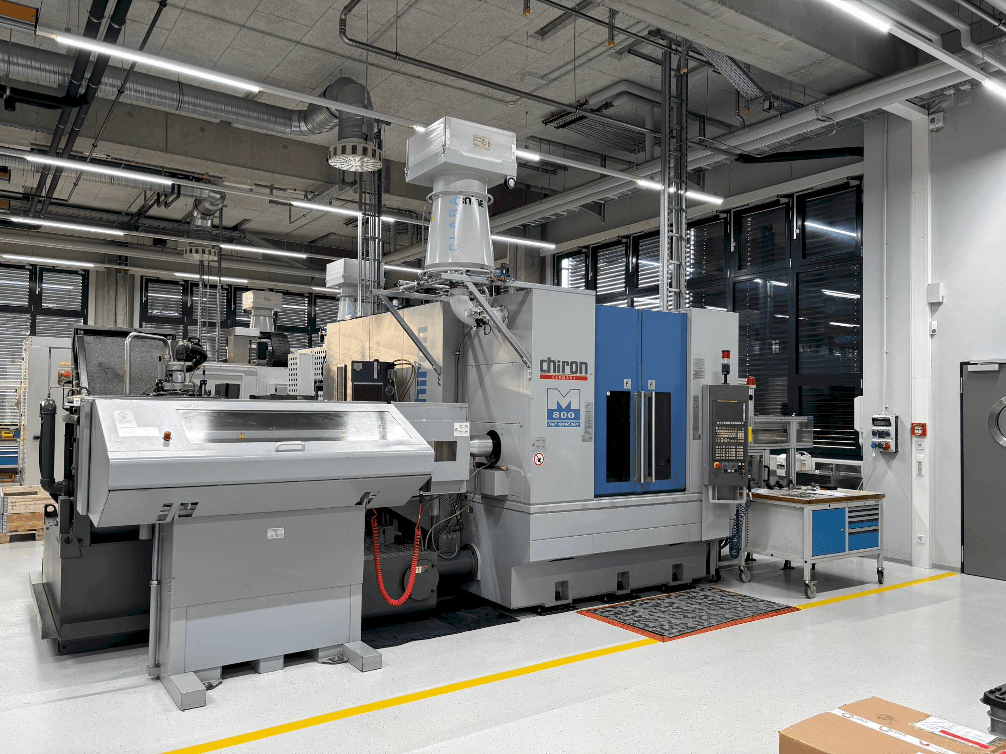 Vista Frontal da CHIRON Mill 800 máquina