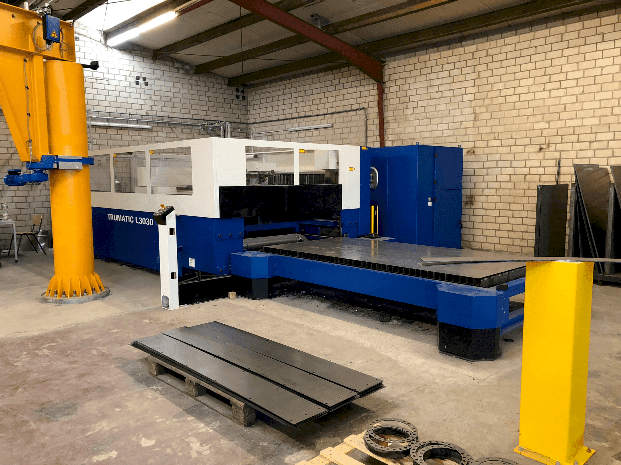 Vista Frontal da TRUMPF Trumatic L3030 máquina