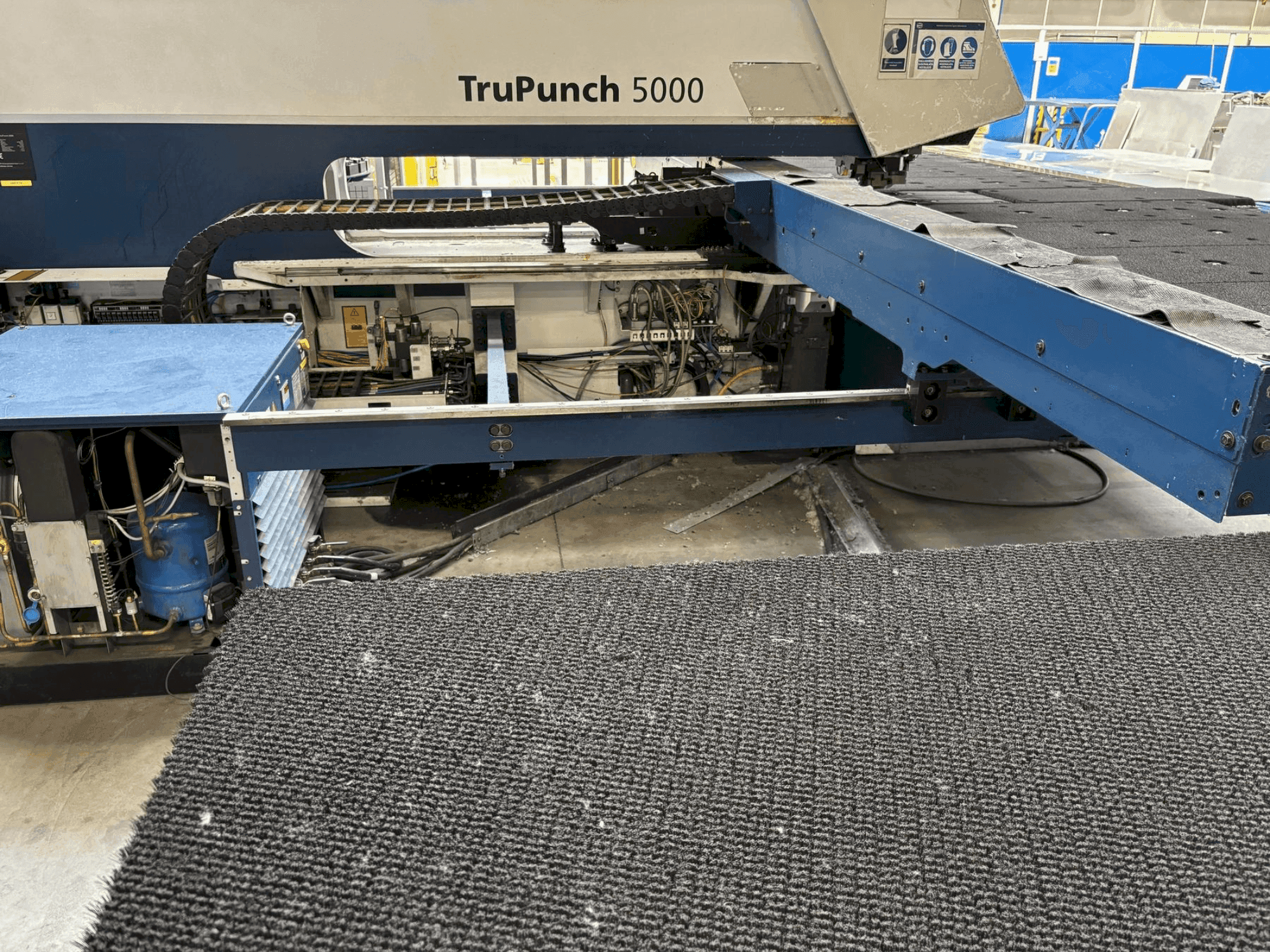 Vista Frontal da TRUMPF TRUPUNCH 5000 S10 máquina