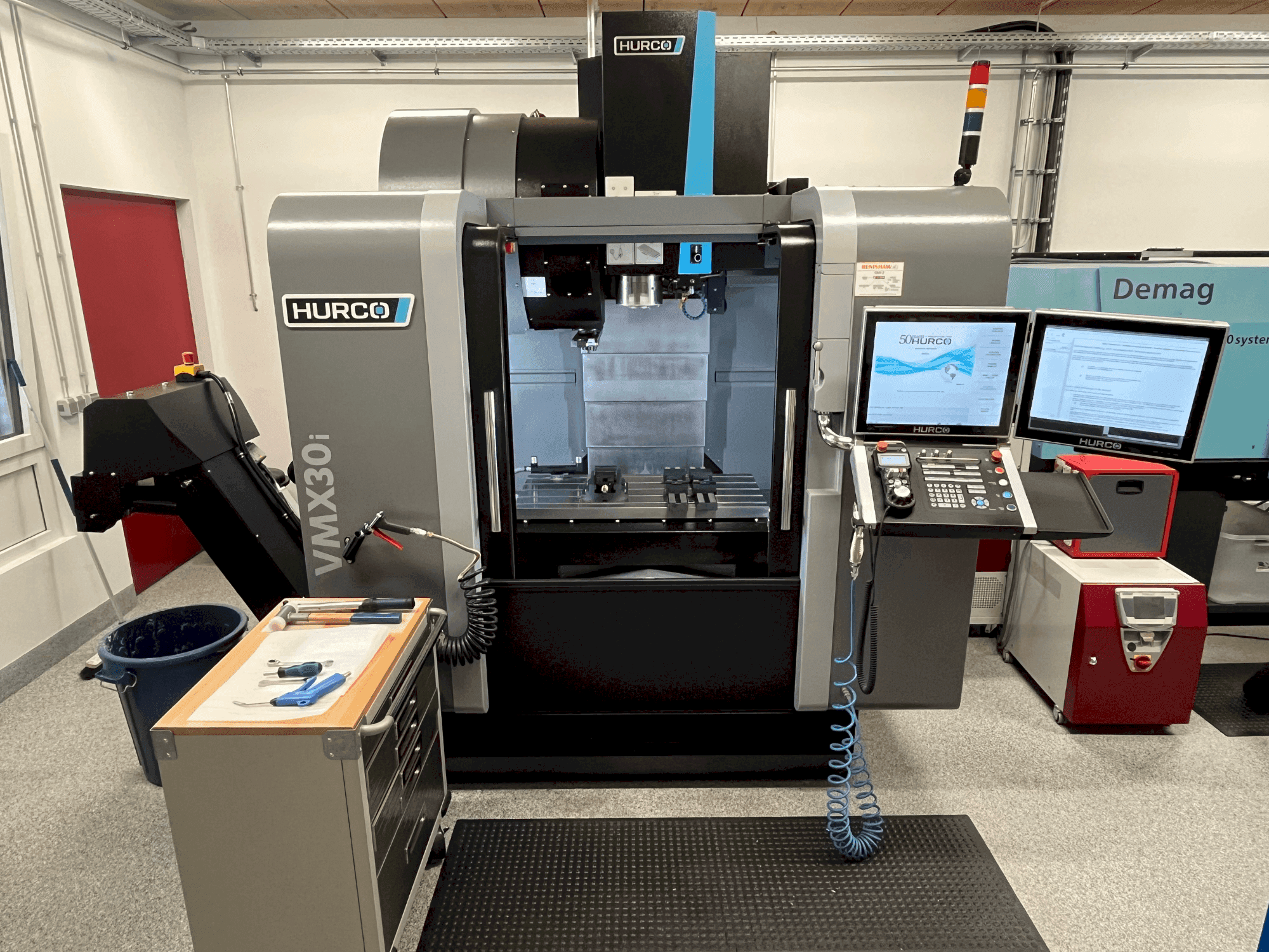 Vista Frontal da Hurco VMX30i máquina