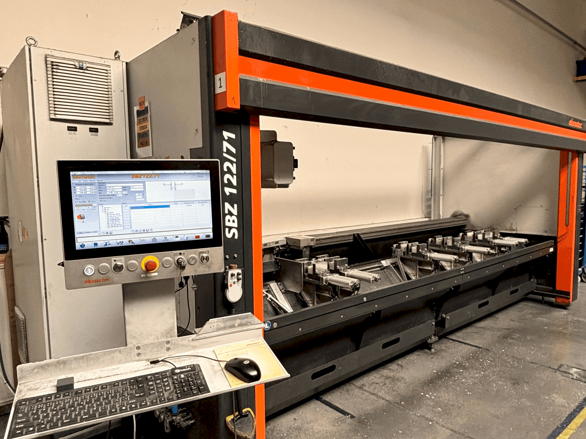 Vista Frontal da Elumatec SBZ 122/71 máquina