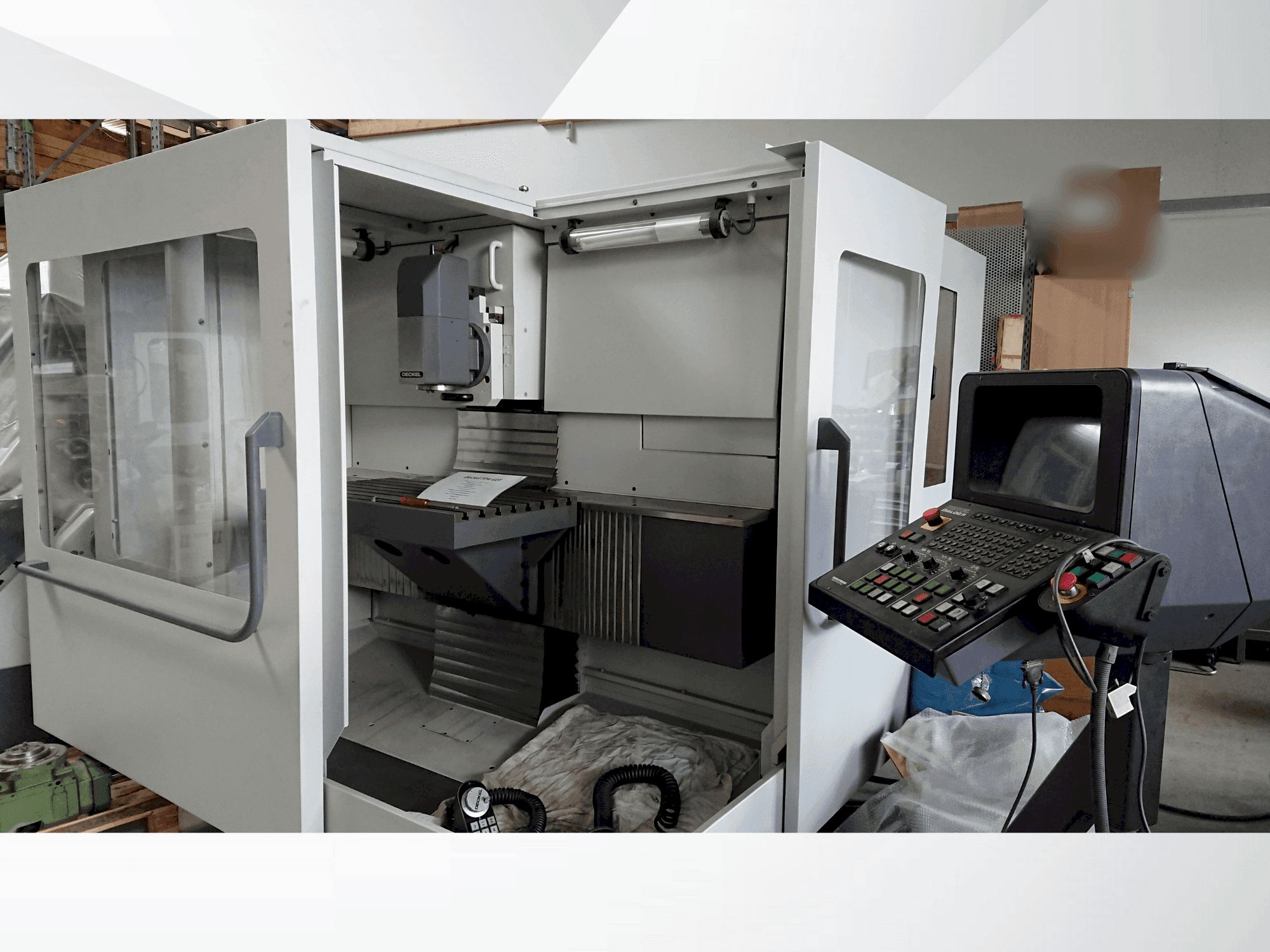 Vista Frontal da DECKEL FP4-60T máquina