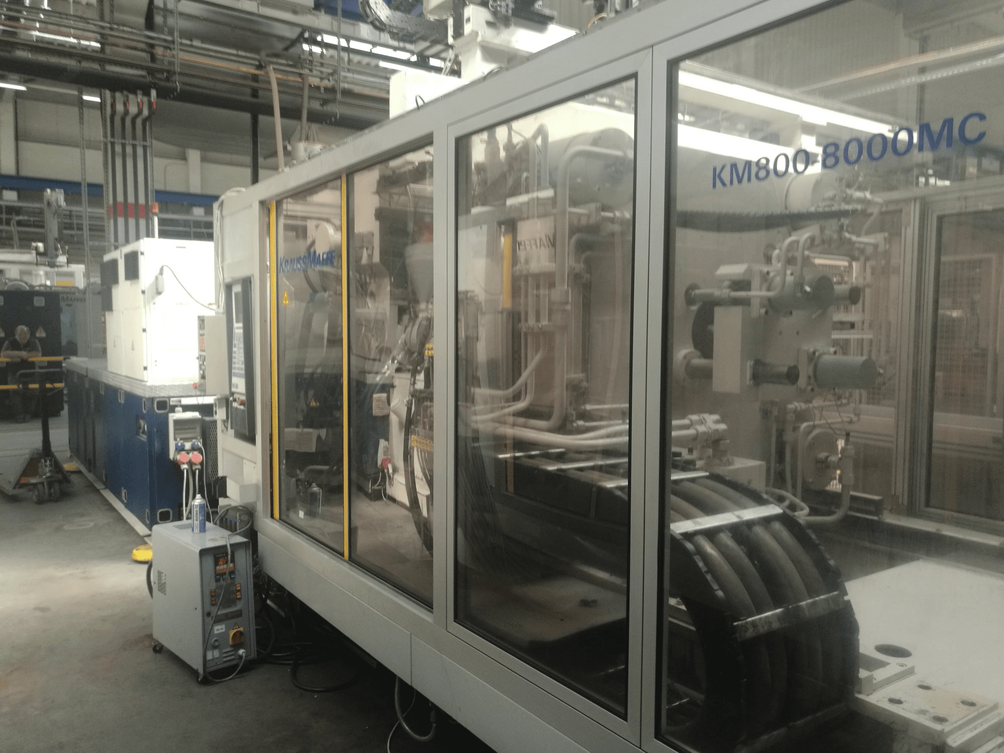 Vista Direita da Krauss Maffei 800-8000 MC máquina
