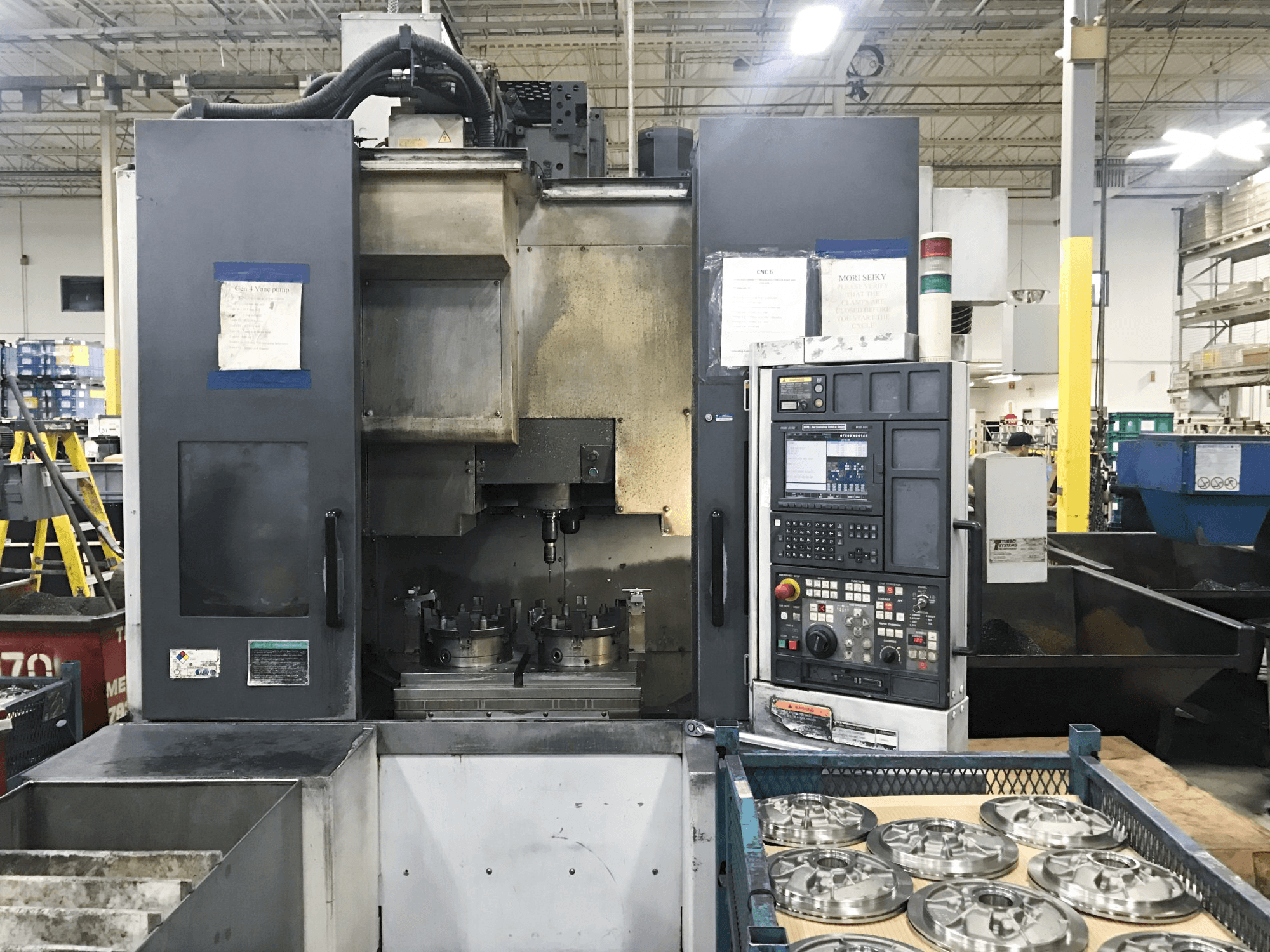 Vista Frontal da MORI SEIKI NV4000 máquina