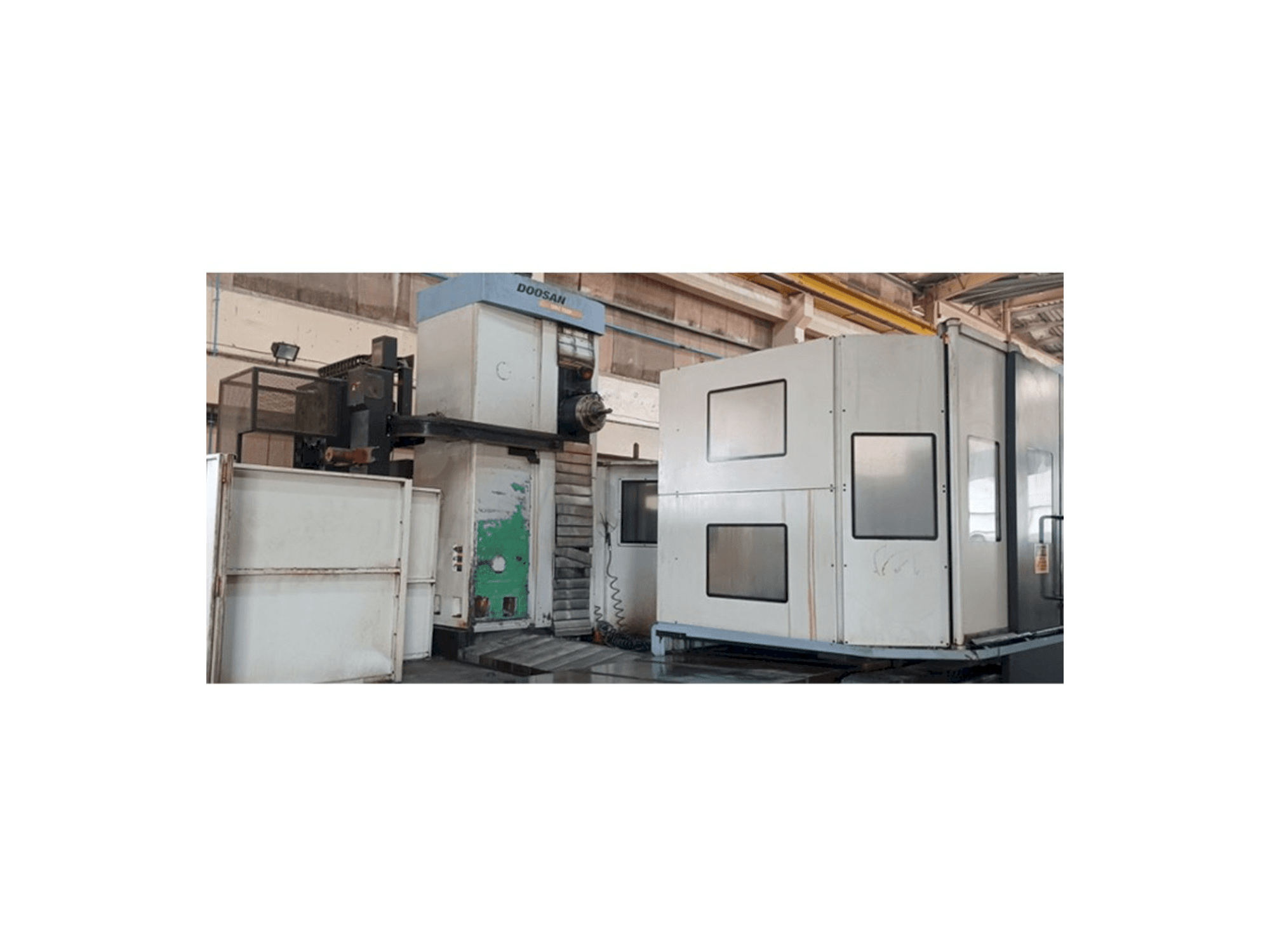 Vista Frontal da Doosan DBC 130P máquina