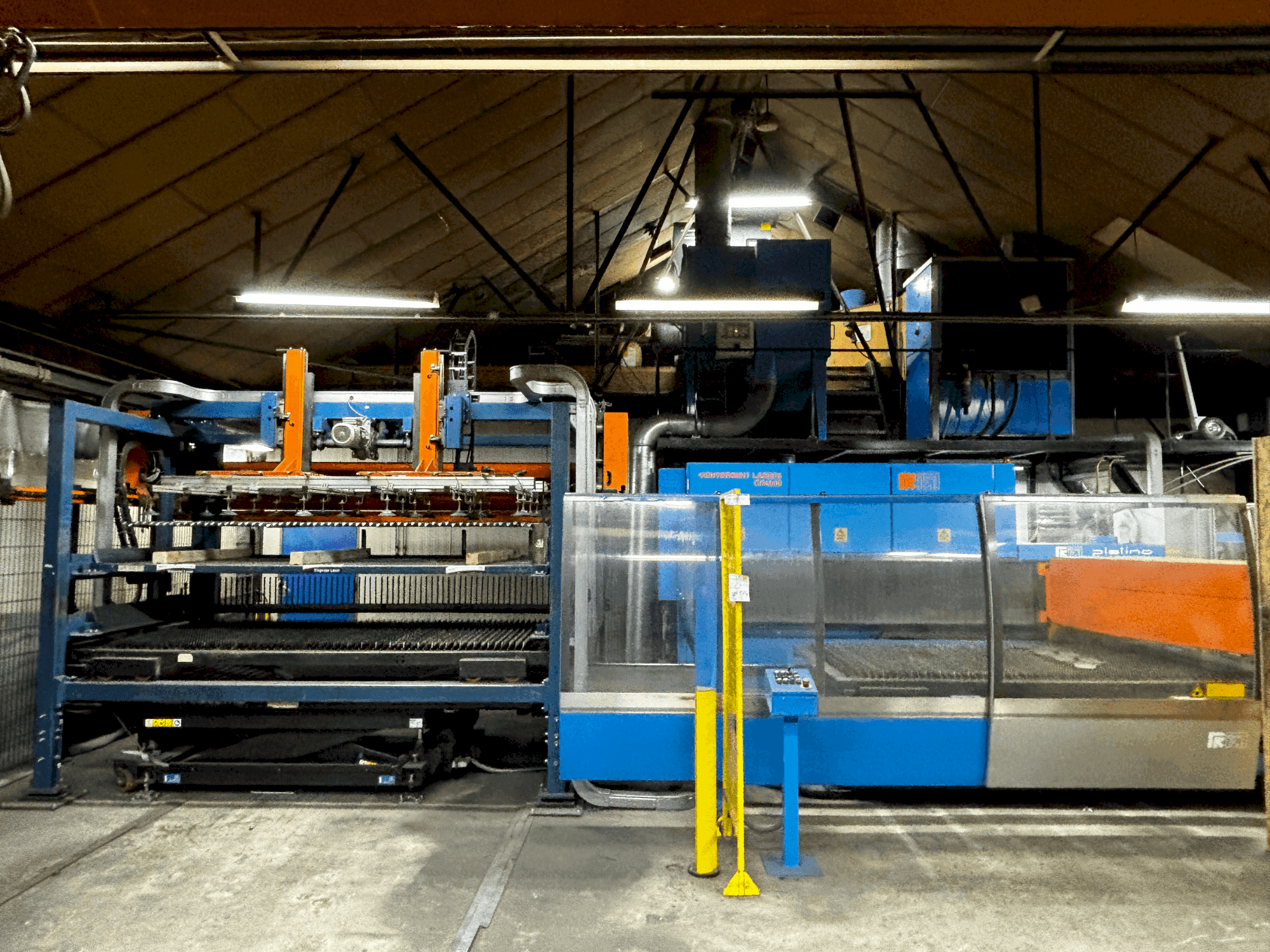 Vista Frontal da Prima Industrie Platino 1530 máquina