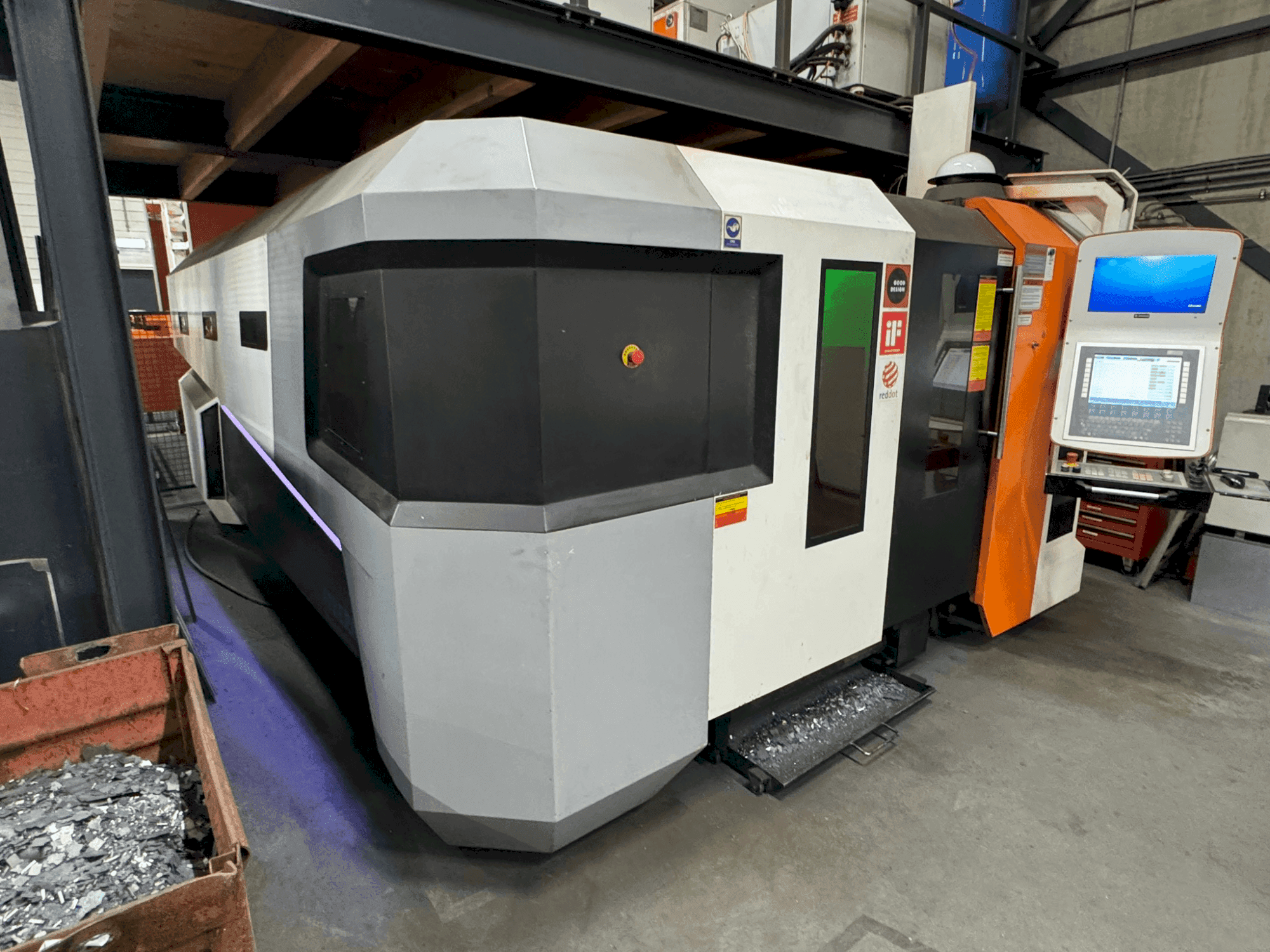 Vista Frontal da ERMAKSAN Fibermak Momentum Gen-3 4,0,kW máquina
