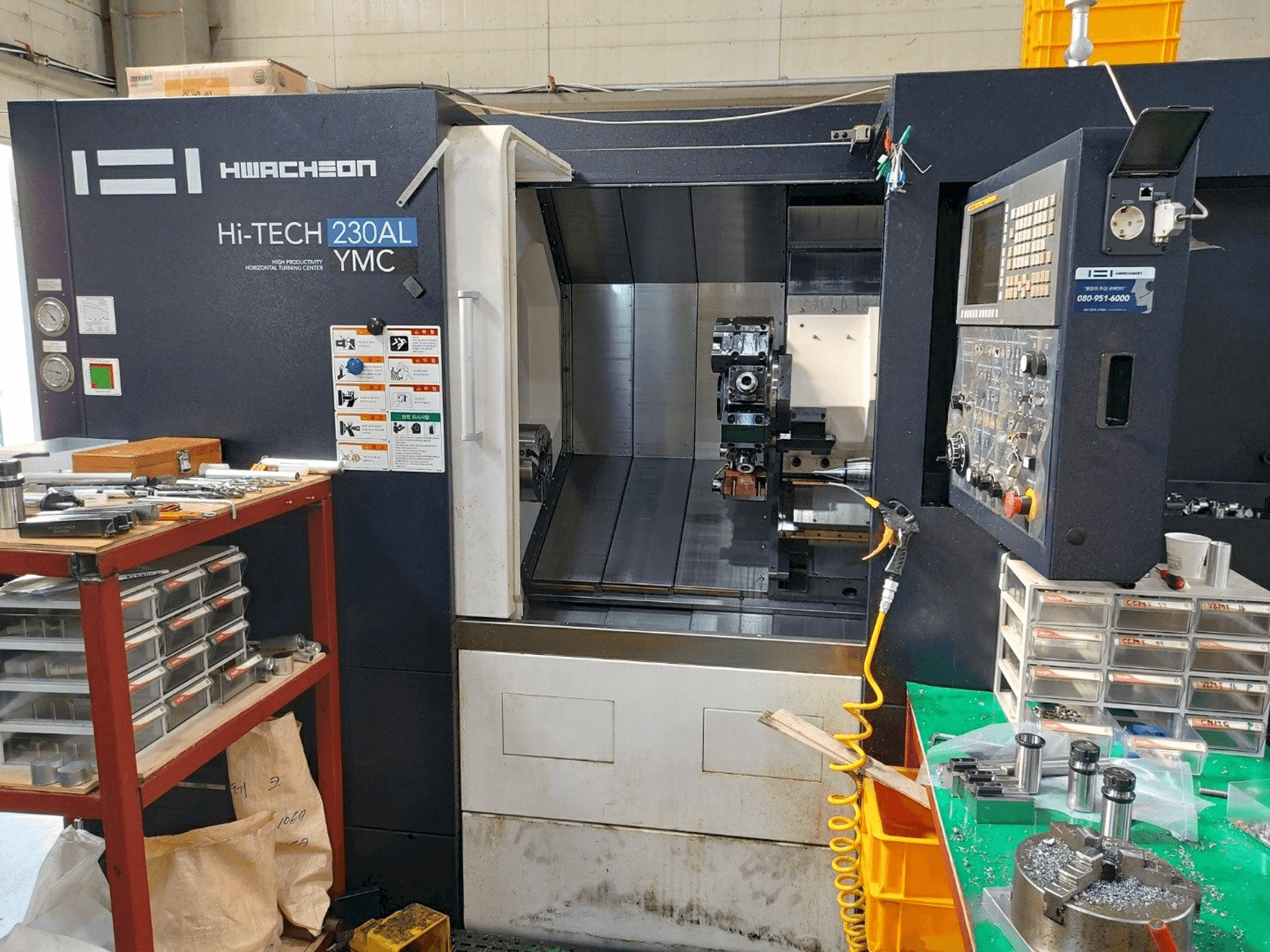 Vista Frontal da HWACHEON Hi-TECH 230AL YMC máquina