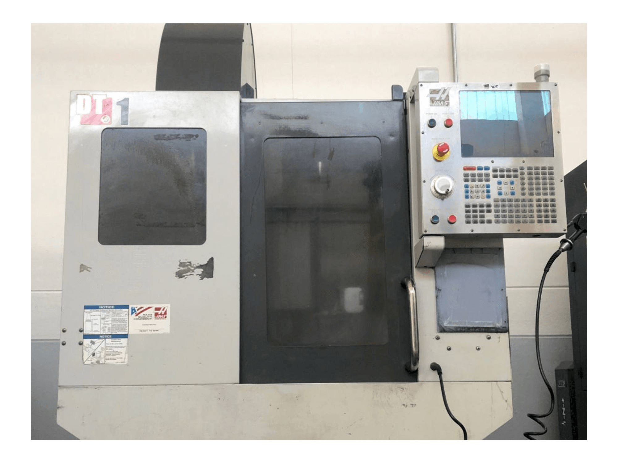 Vista Frontal da HAAS DT1 máquina