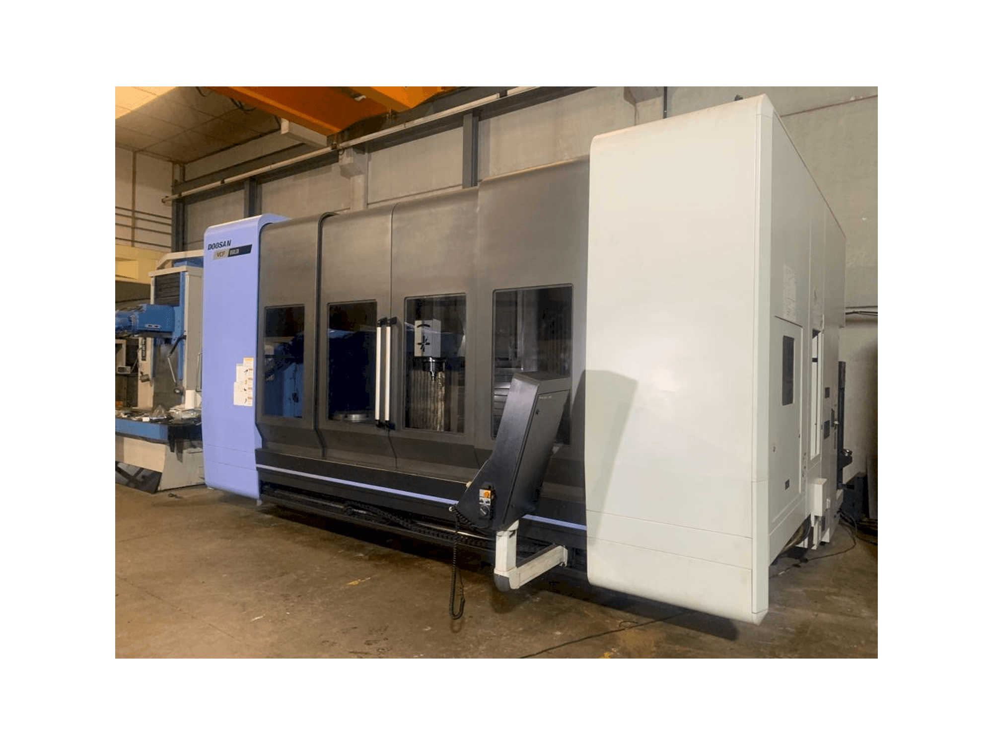 Vista Frontal da Doosan VCF 850 LSR máquina