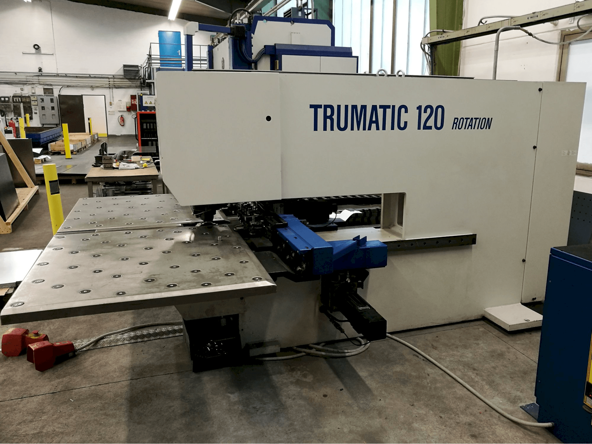 Vista Direita da Trumpf Trumatic 120R máquina