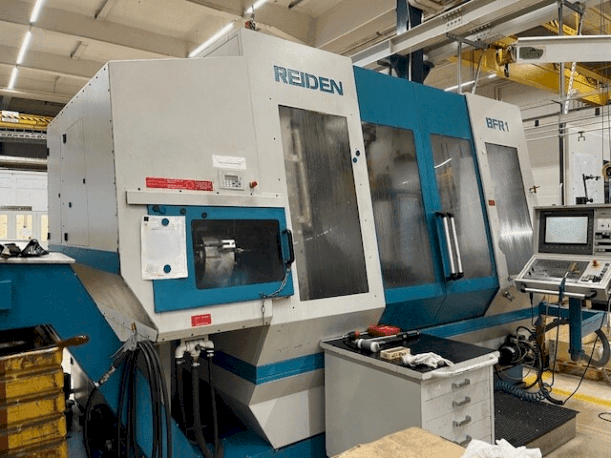 Vista Frontal da Reiden BRF-1 máquina