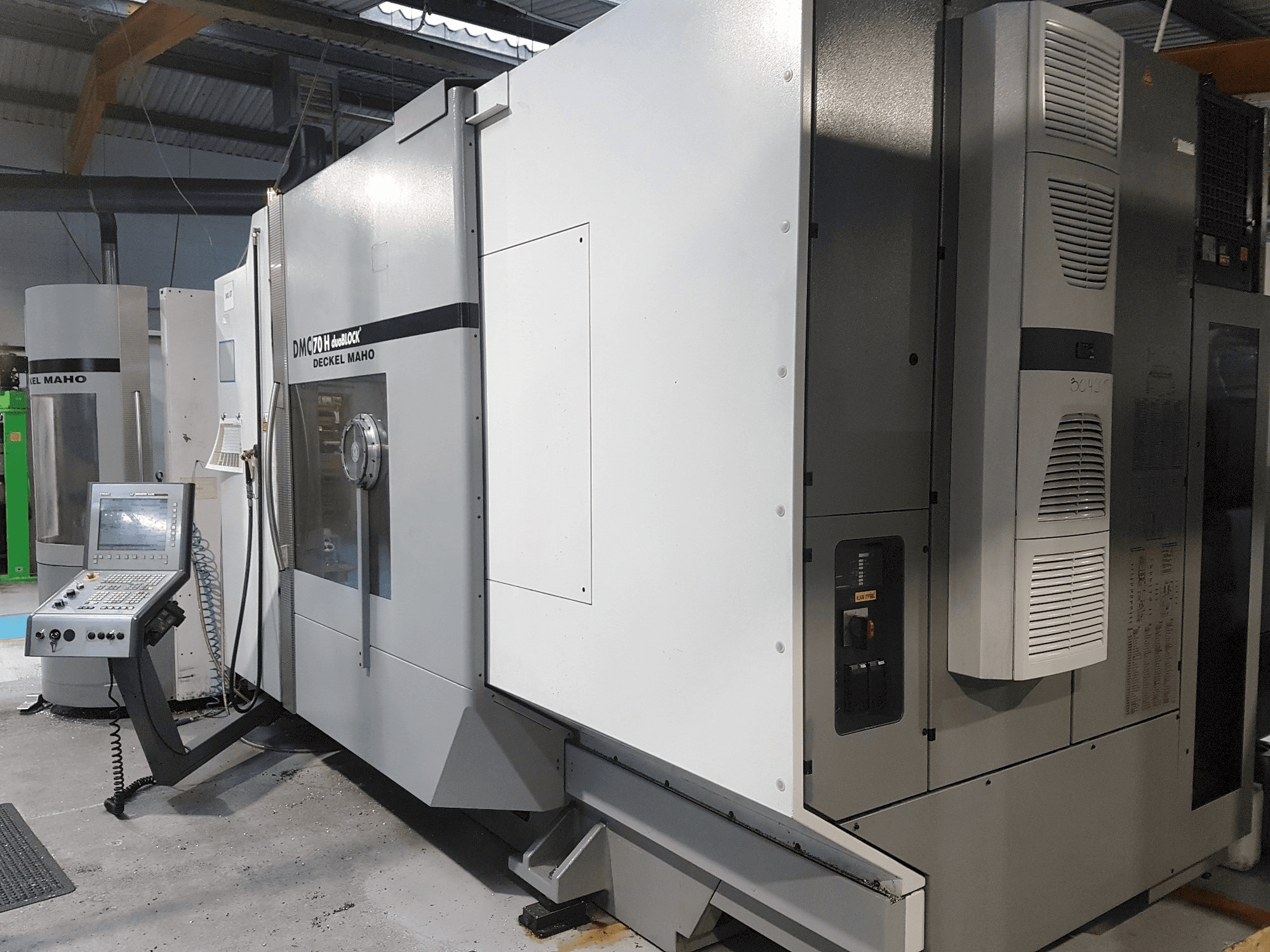 Vista Frontal da DECKEL MAHO DMC 70 H duoBlock máquina