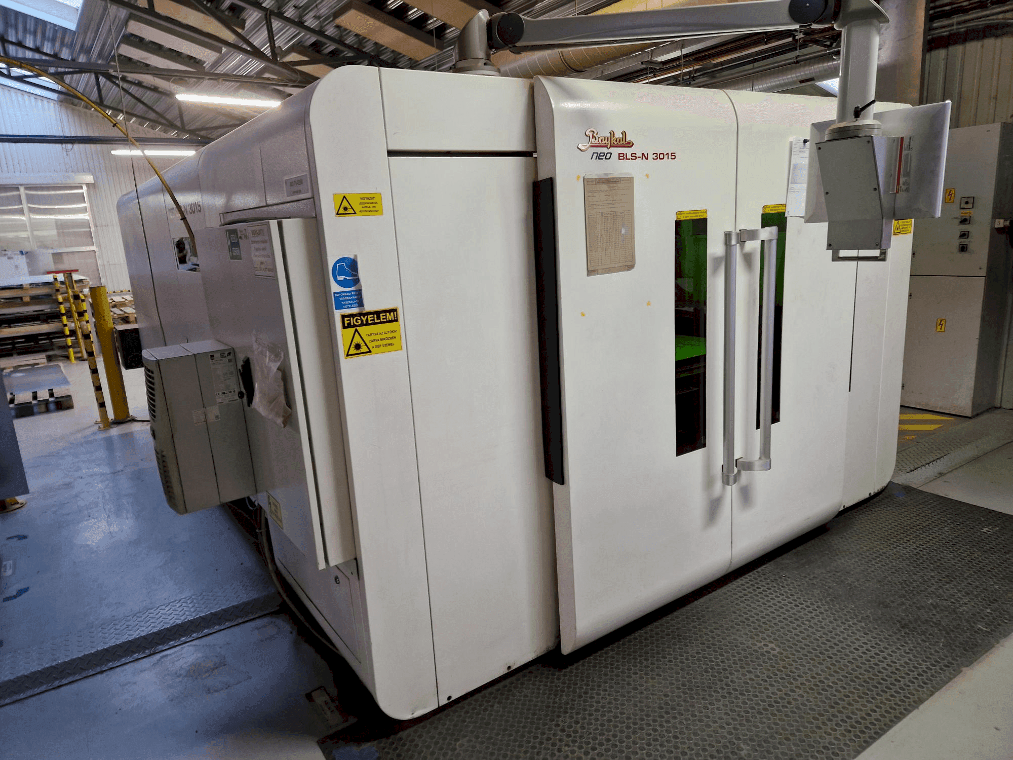 Vista Frontal da Baykal BLS-N 3015 máquina