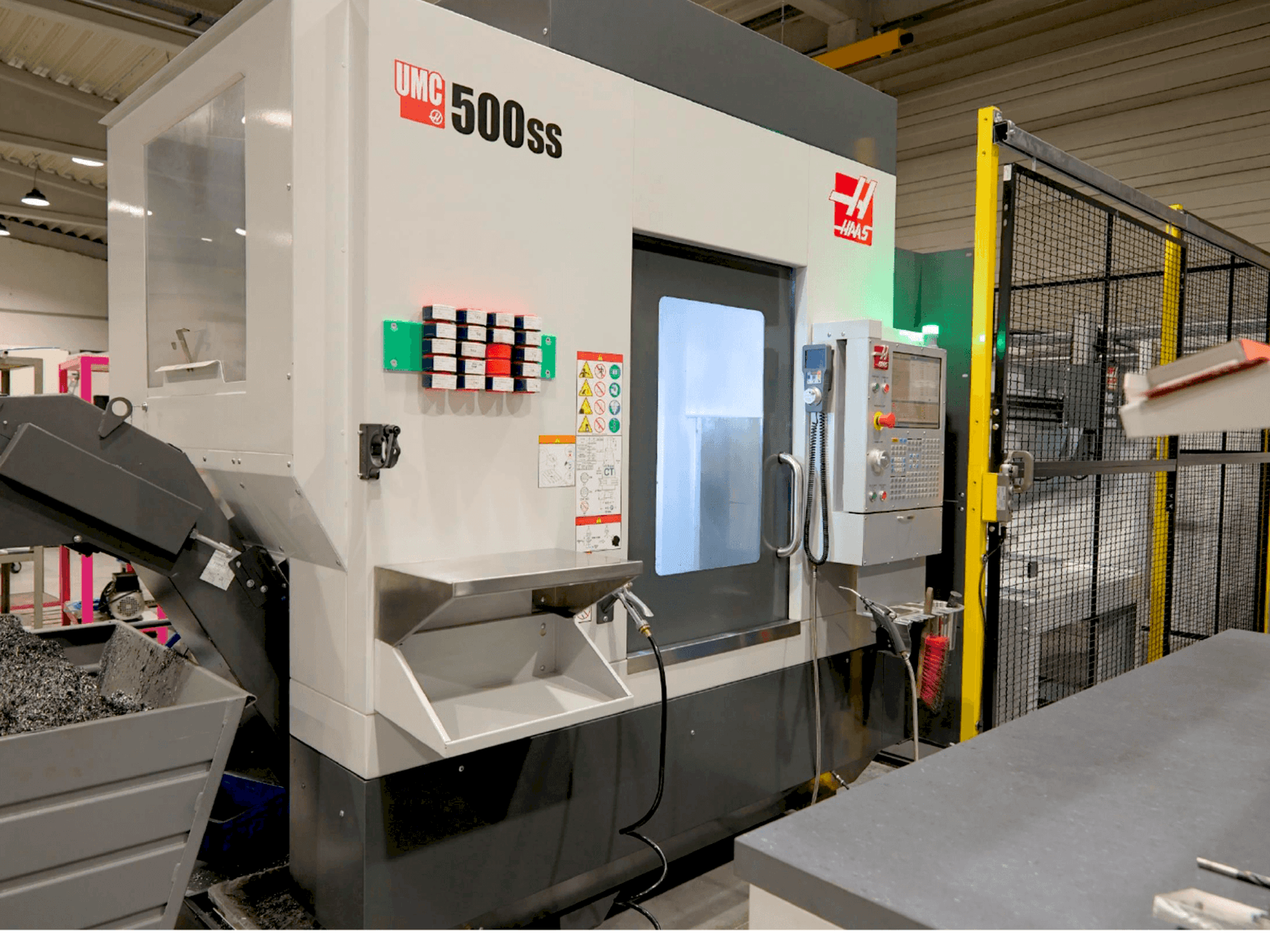 Vista Frontal da HAAS UMC 500-SS MIT APL máquina