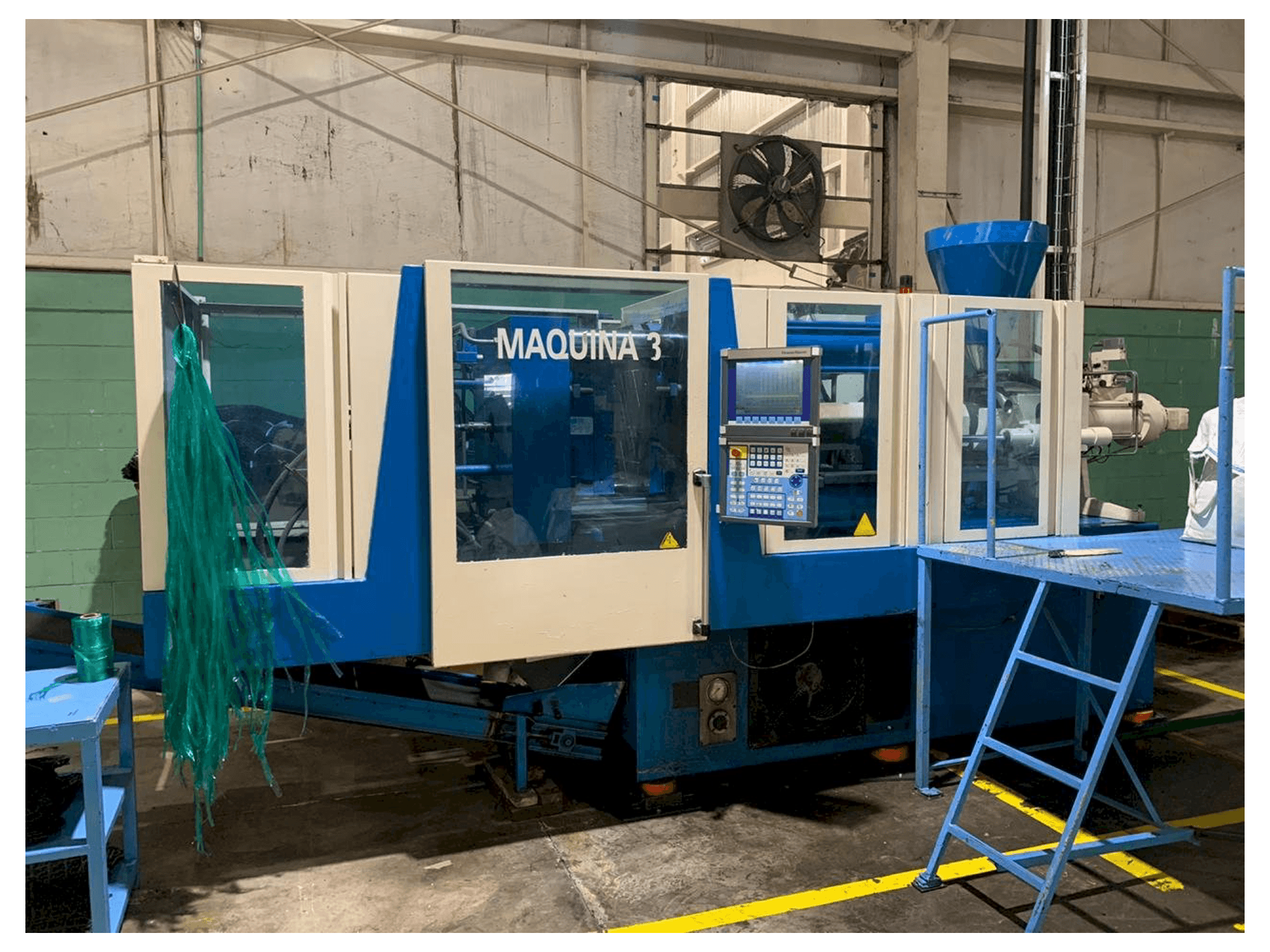 Vista Frontal da Krauss Maffei 160/750 CX máquina