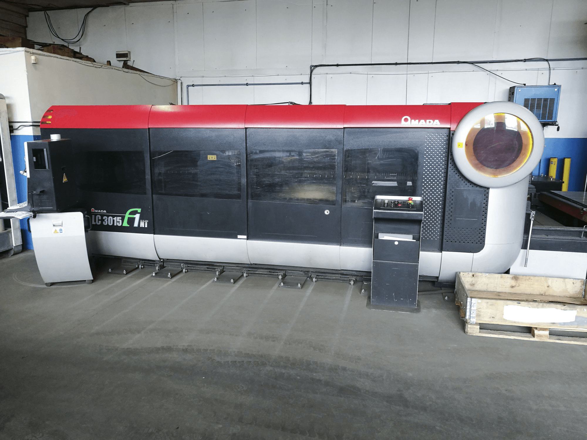 Vista Frontal da AMADA LC3015 F1NT máquina